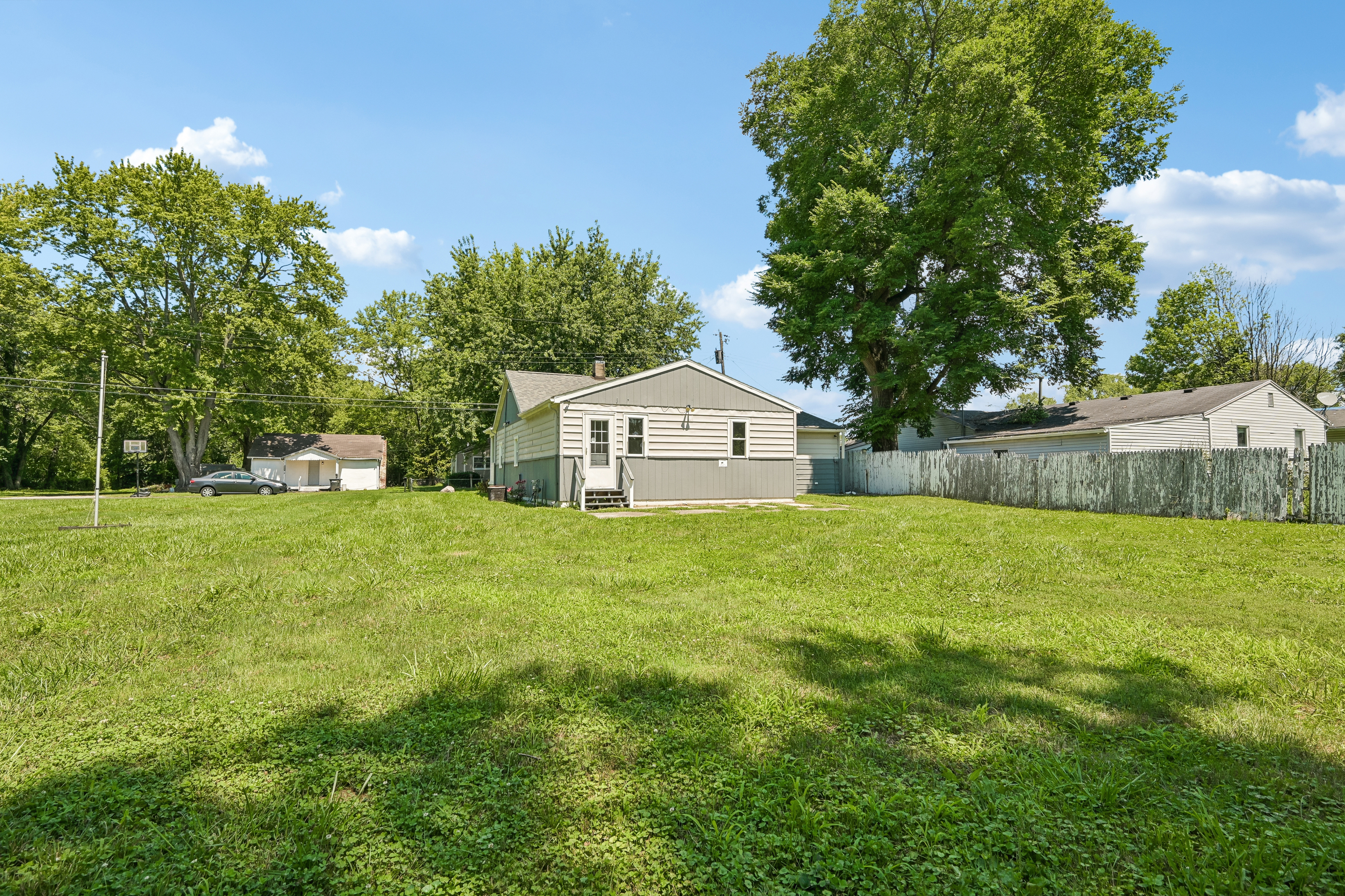 Photo 21 of 23 of 1511 E 20th St, Muncie, IN