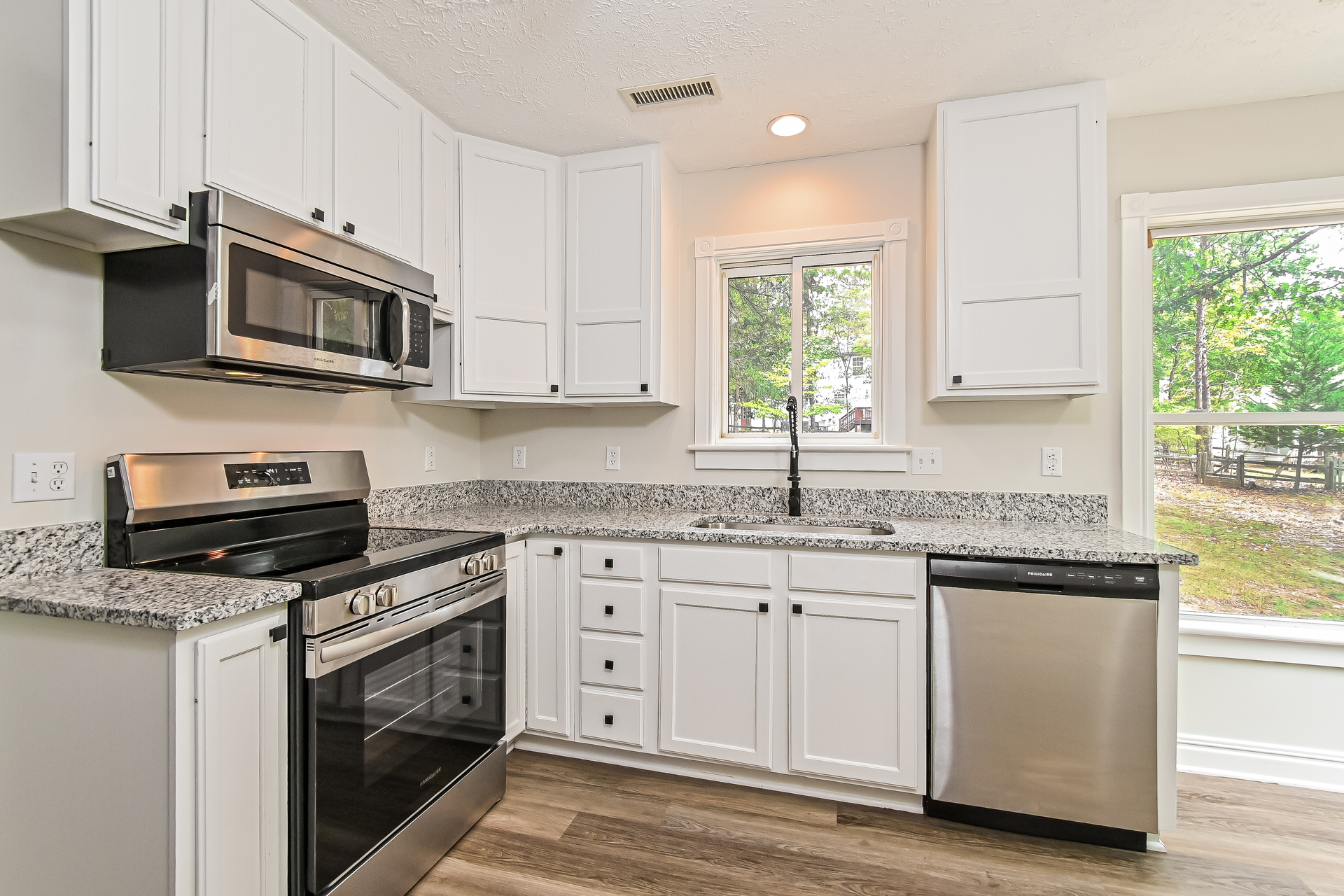 Photo 2 of 21 of 338 Jefferson Dr, Palmyra, VA