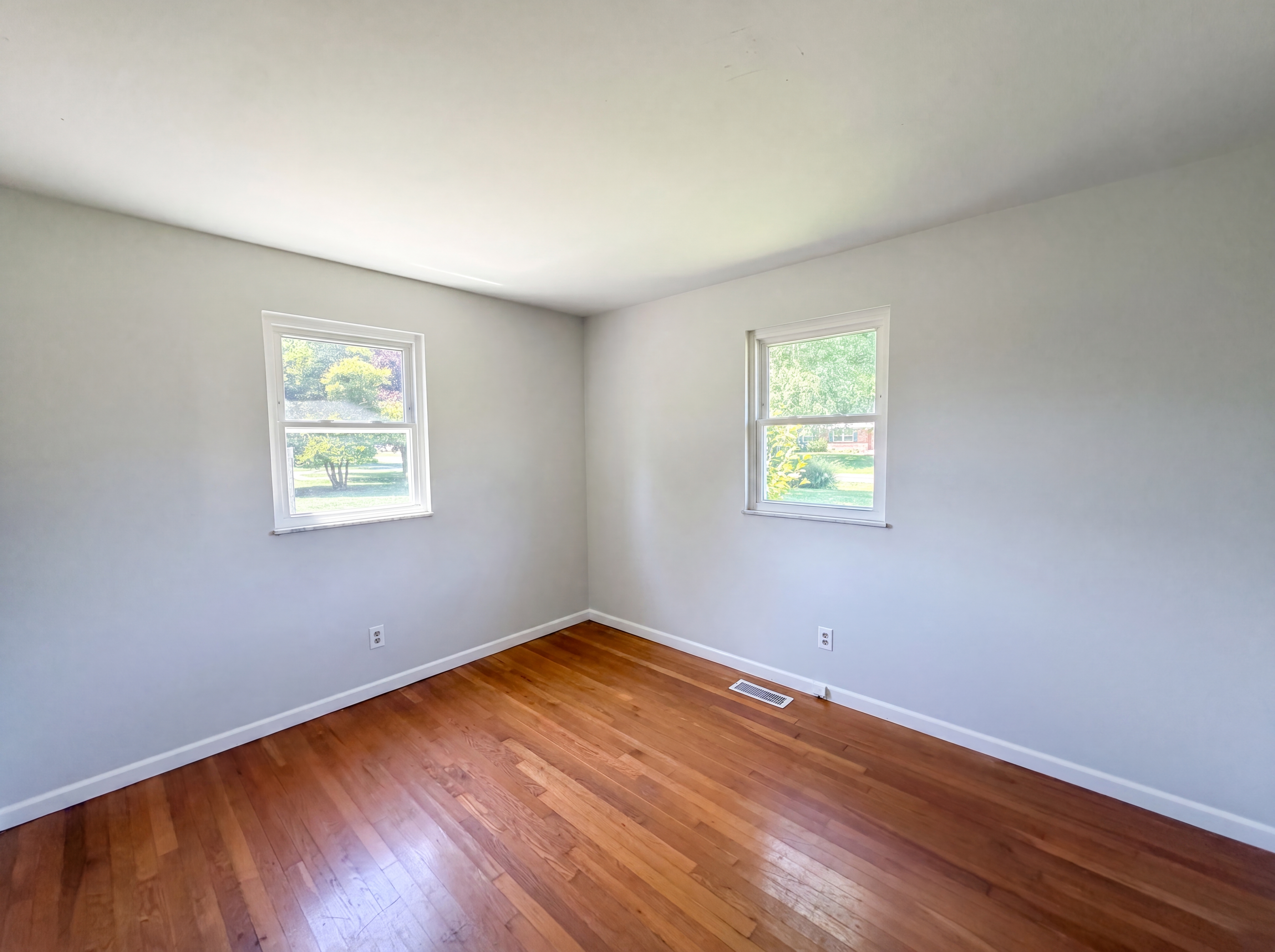 Photo 10 of 19 of 2883 S Wollenweber Rd, New Palestine, IN