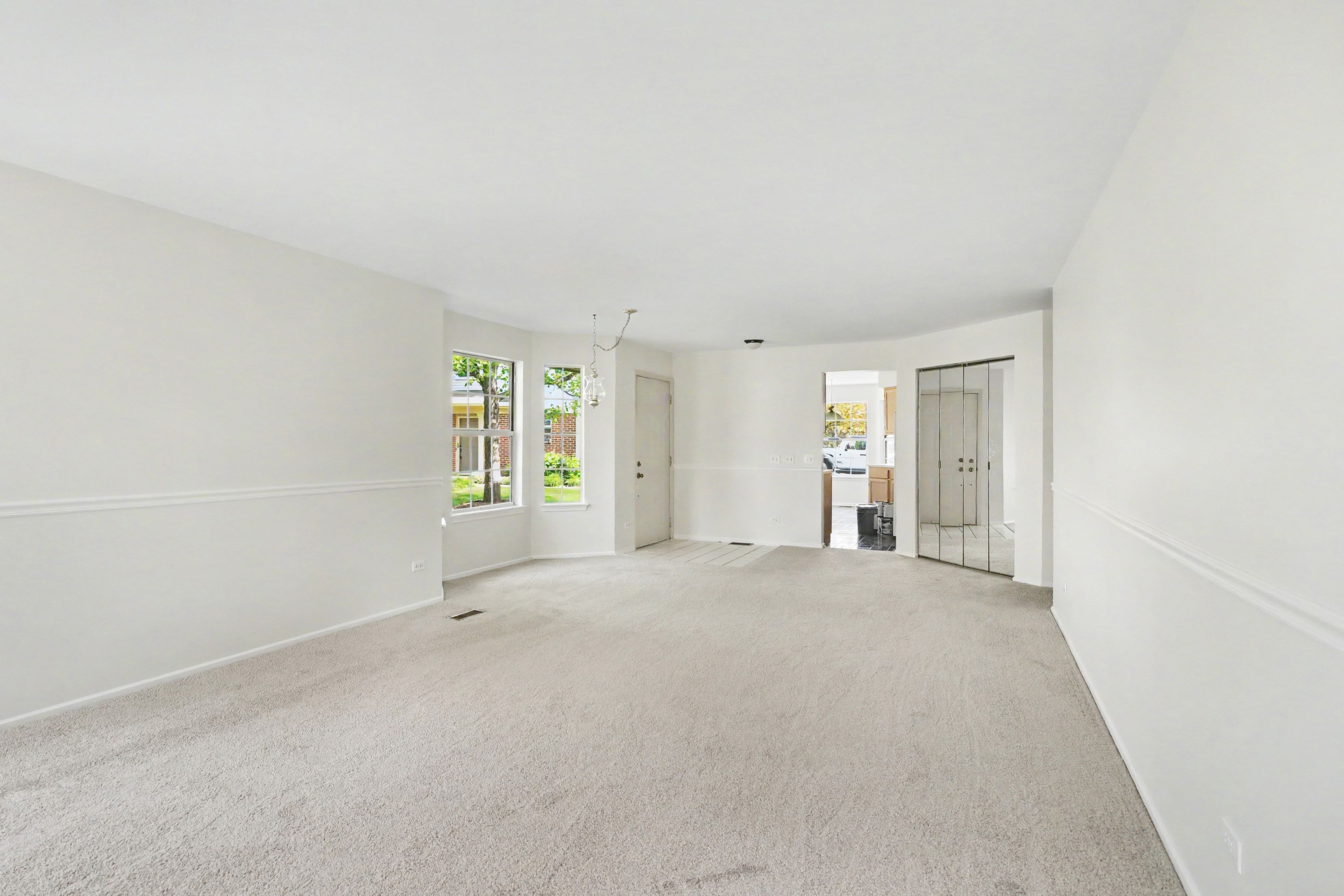 Photo 7 of 13 of 530A Pembrook Ct S, Crystal Lake, IL
