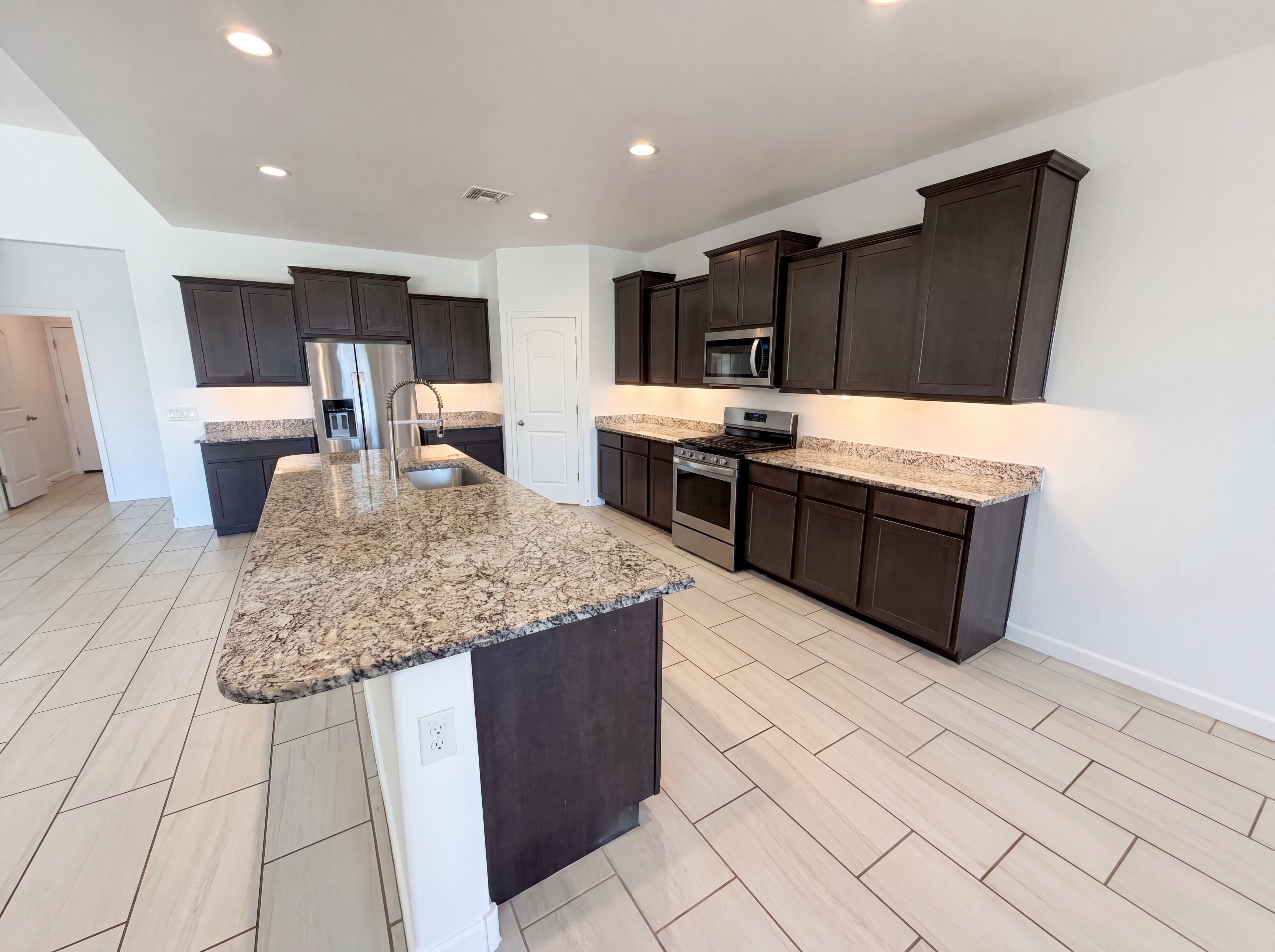 Photo 2 of 38 of 30568 W Clarendon Ave, Buckeye, AZ