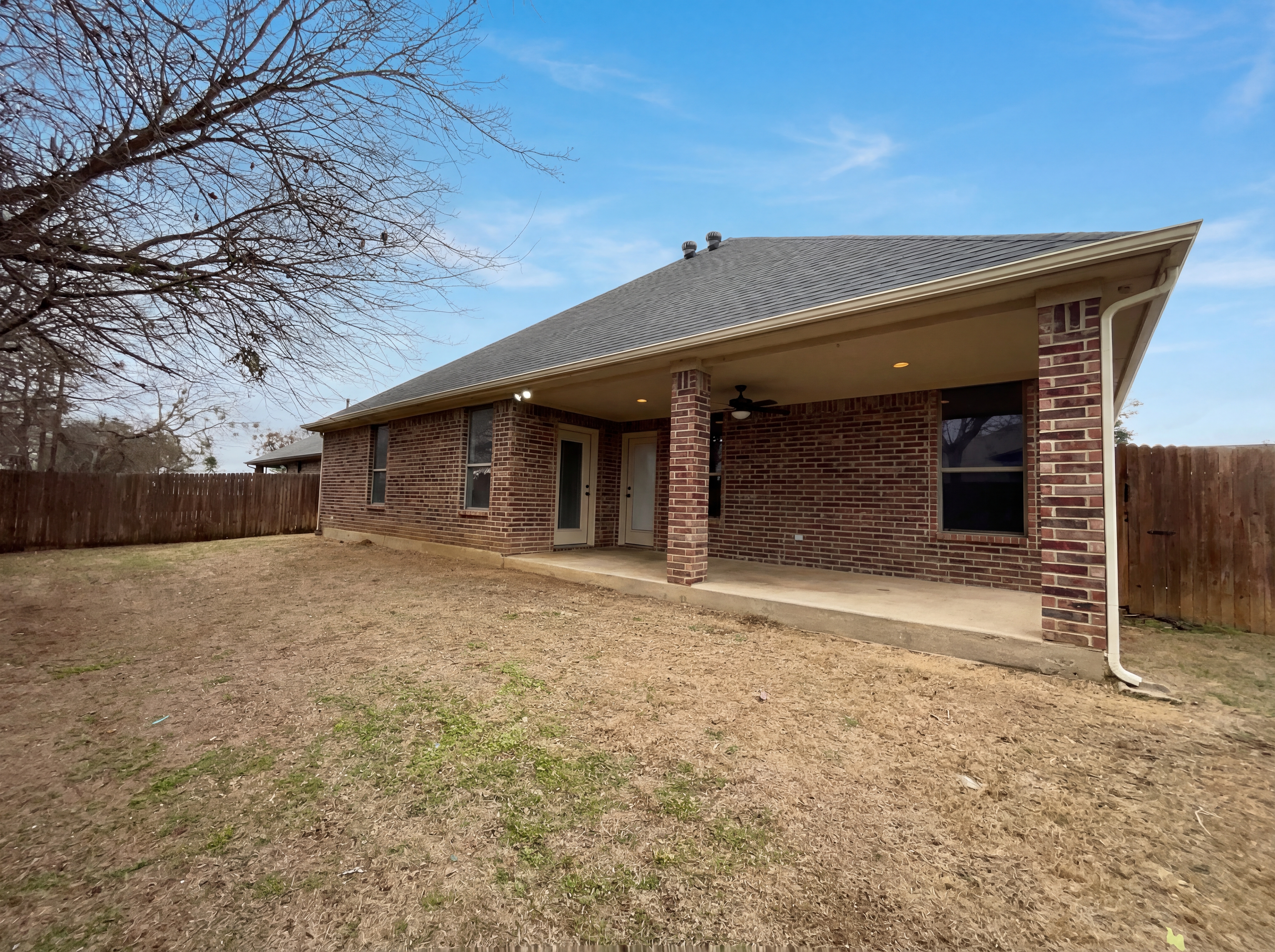 Photo 5 of 19 of 1817 Colorado Ct, Burleson, TX