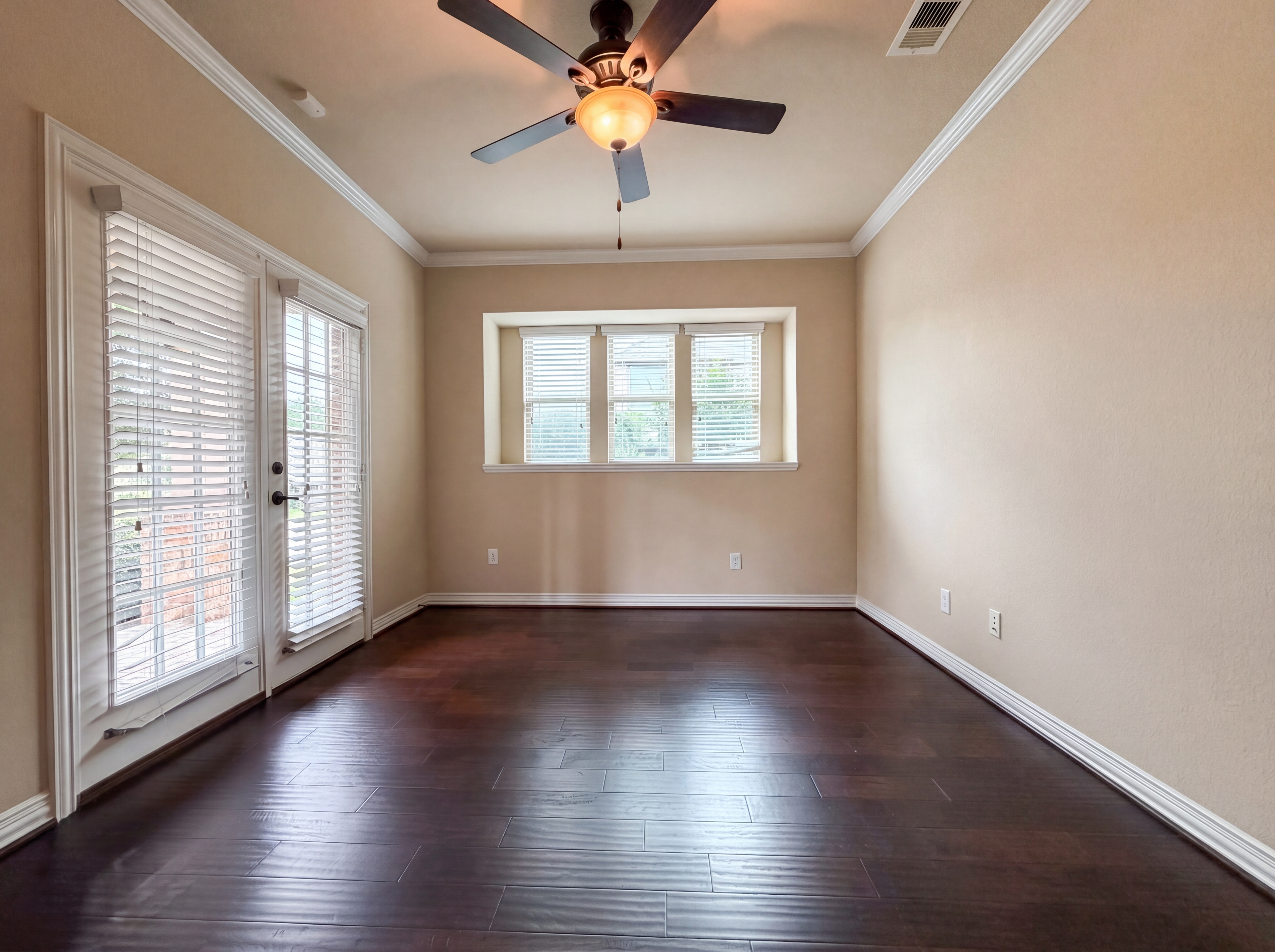 Photo 9 of 21 of 1036 Cedar Forest Dr, Conroe, TX