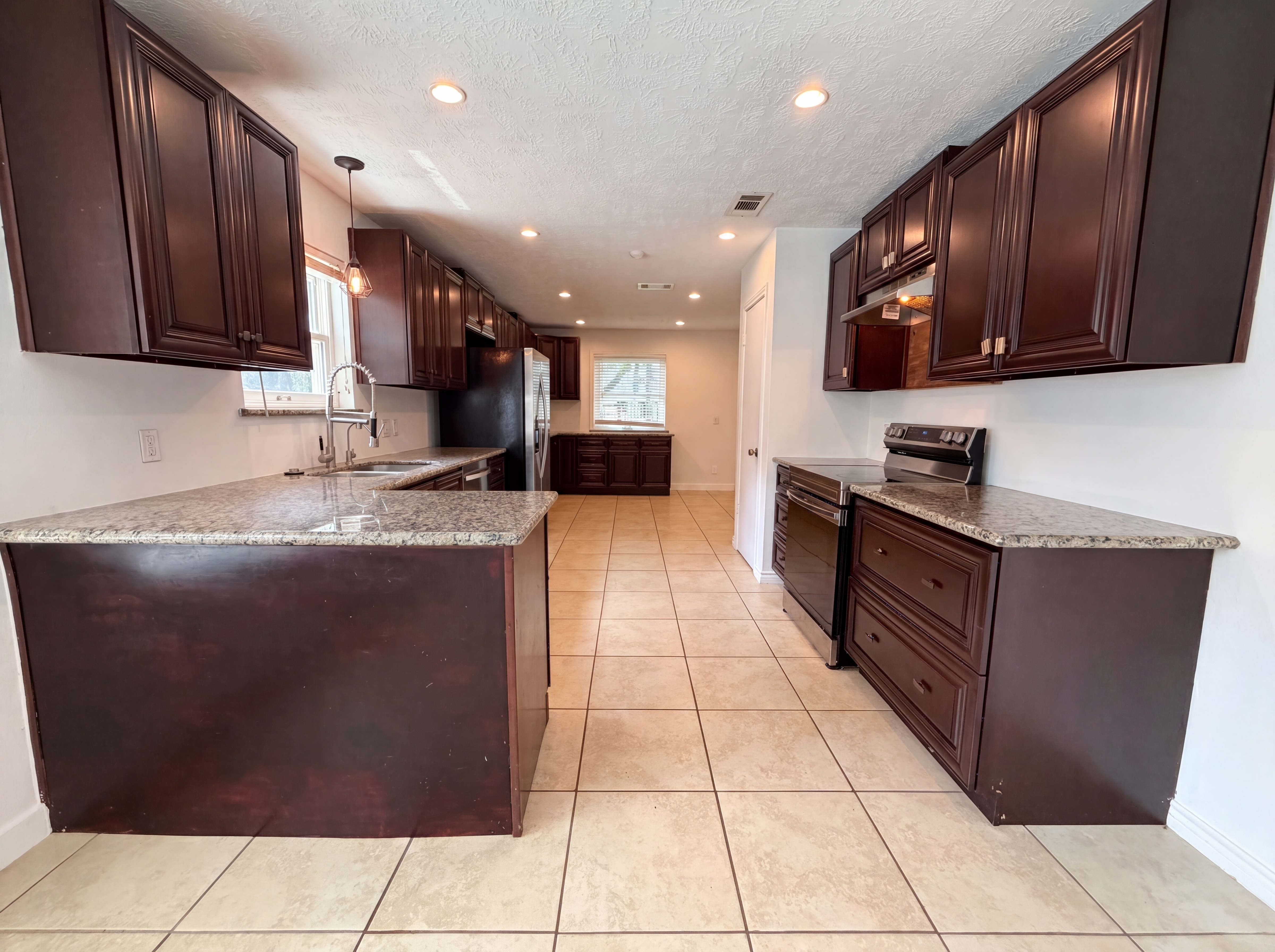 Photo 6 of 24 of 7807 Bideford Ln, Houston, TX