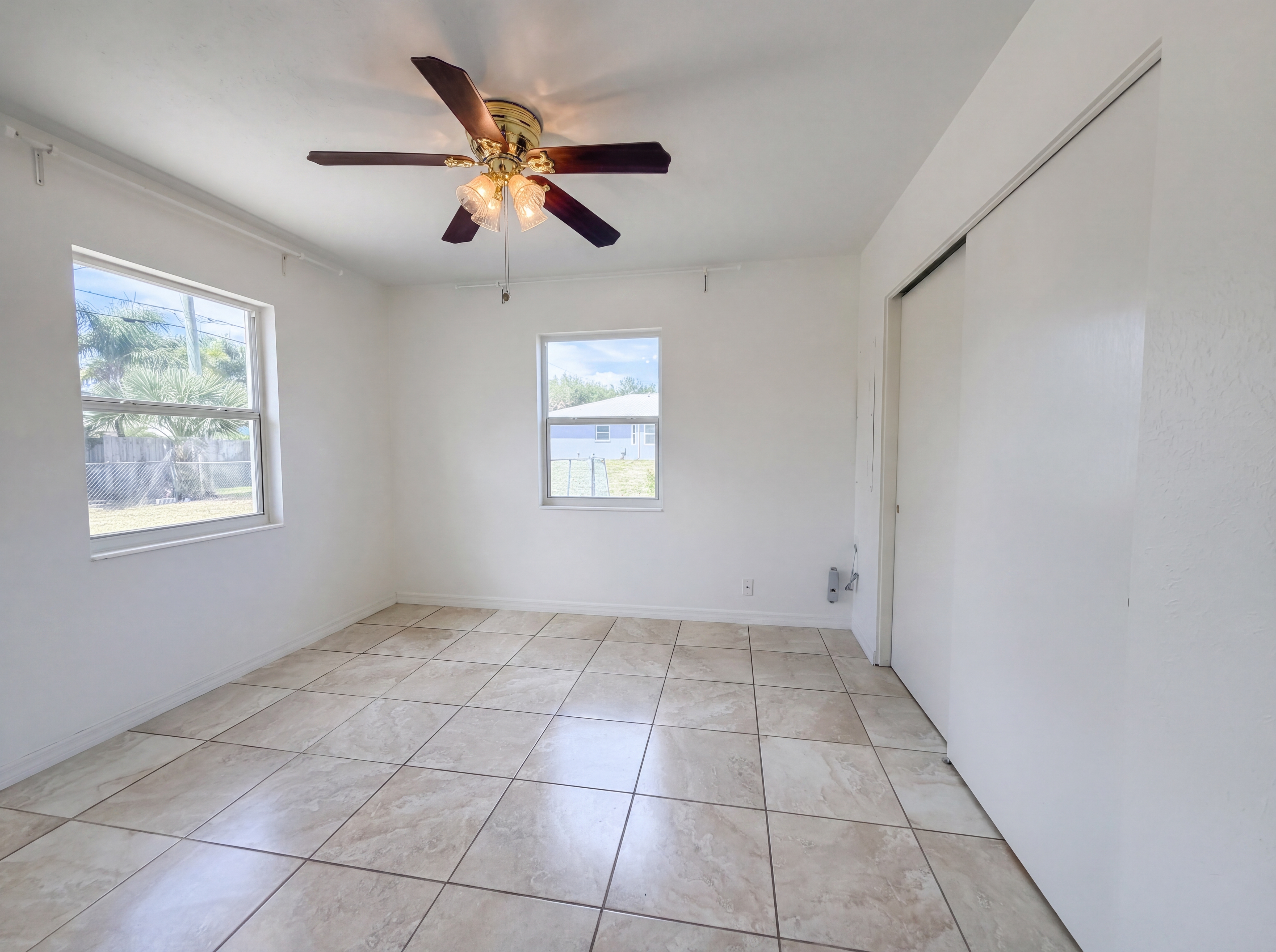Photo 13 of 28 of 829 E 4th St, Englewood, FL