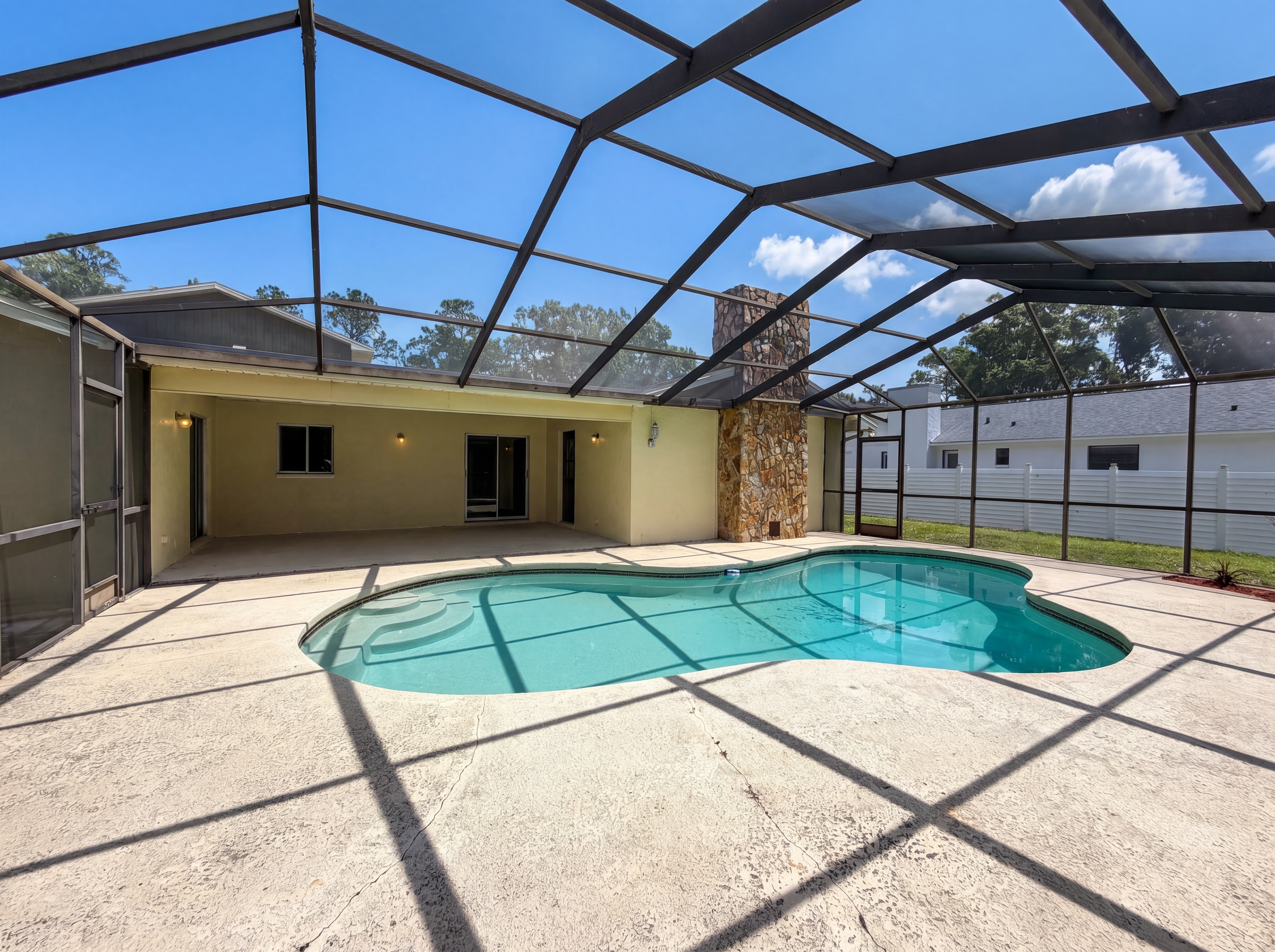 Photo 26 of 29 of 2534 Victarra Cir, Lutz, FL