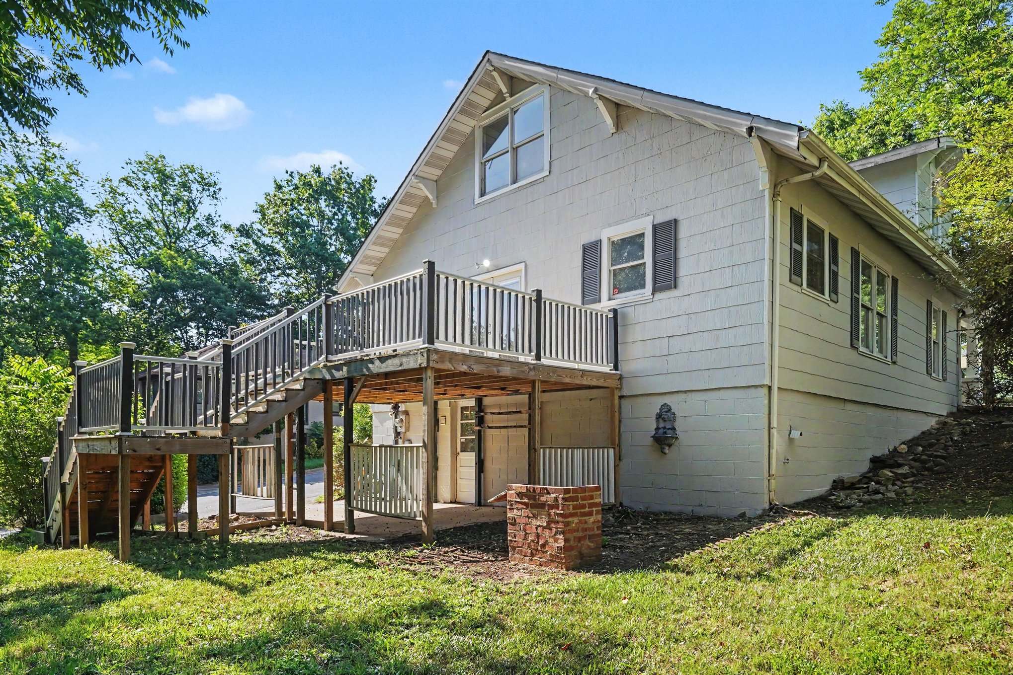 Photo 5 of 38 of 1402 1st Avenue Pl NW, Hickory, NC