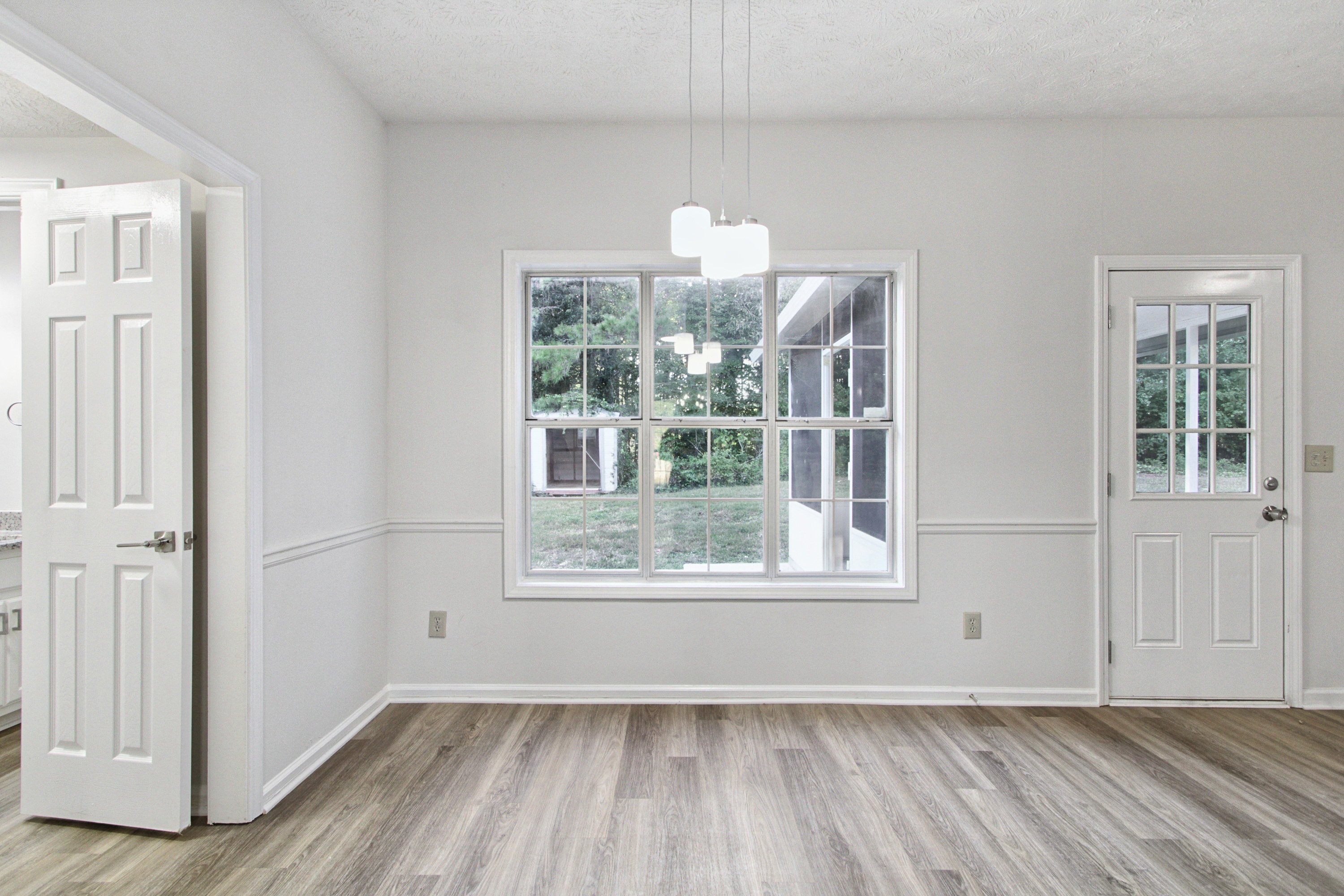 Photo 12 of 34 of 6833 Sarah Jane Ln, Riverdale, GA