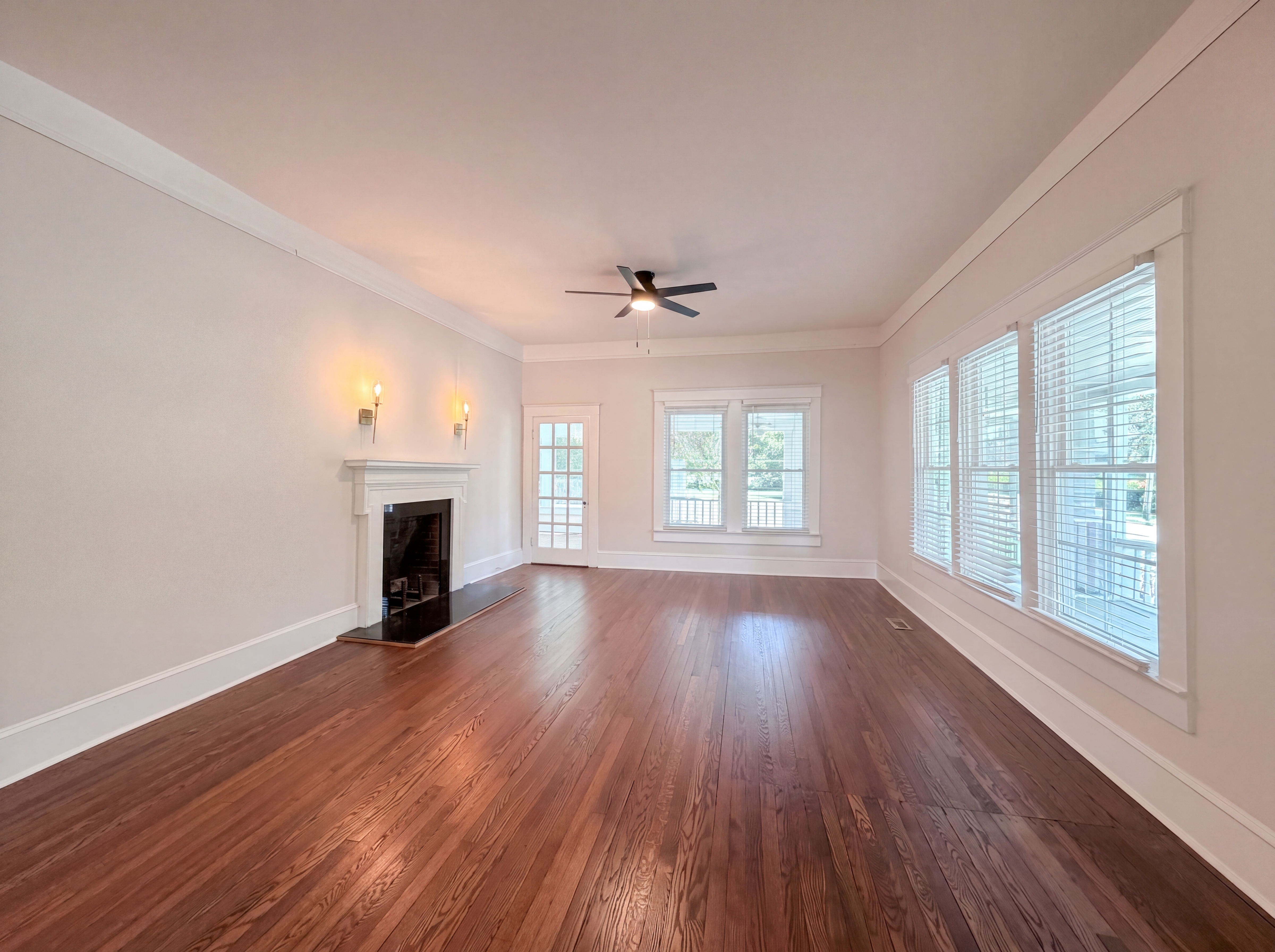 Photo 7 of 19 of 329 W McLelland Ave, Mooresville, NC