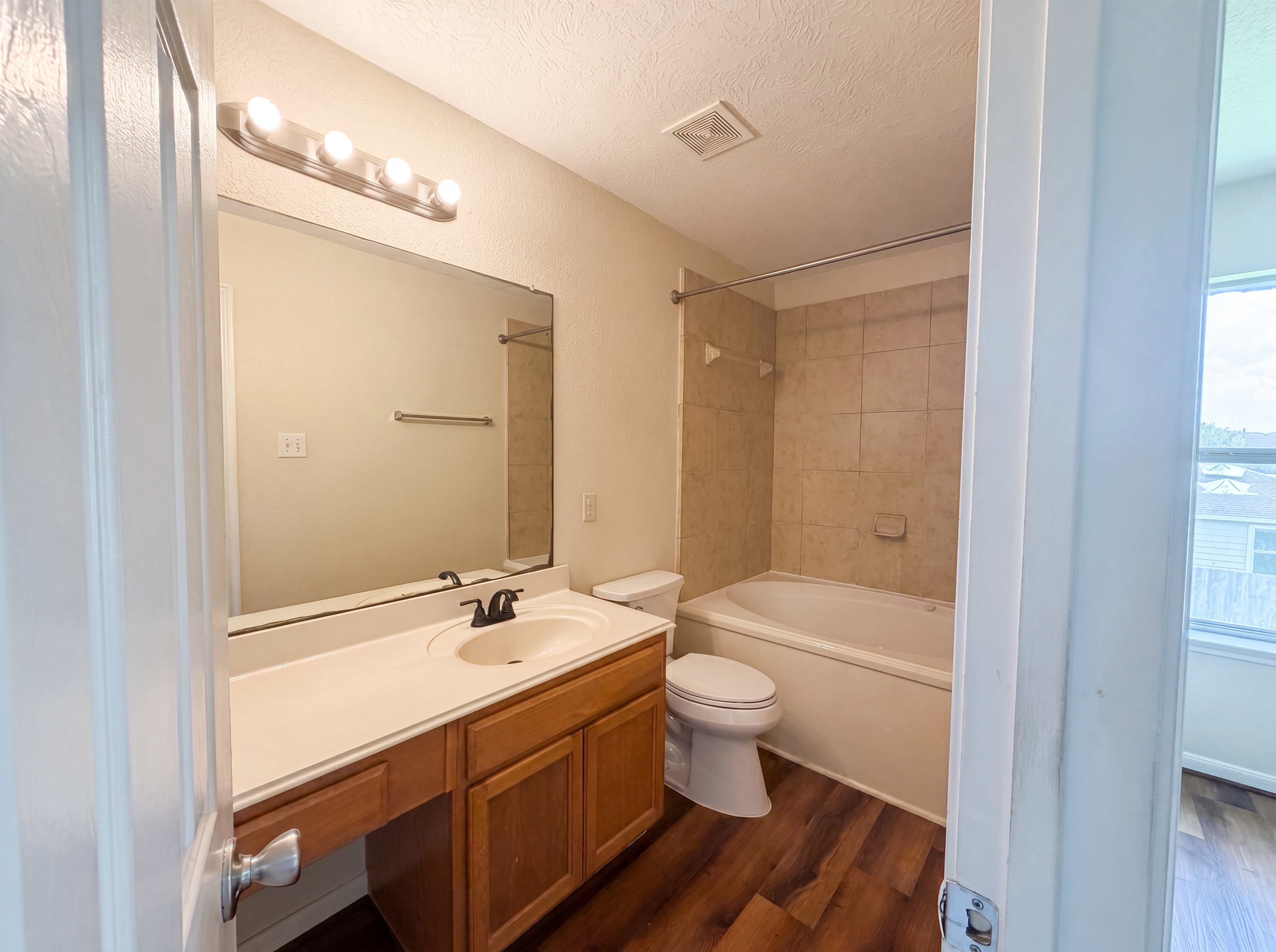 Photo 14 of 19 of 2627 Skyview Trace Ct, Houston, TX