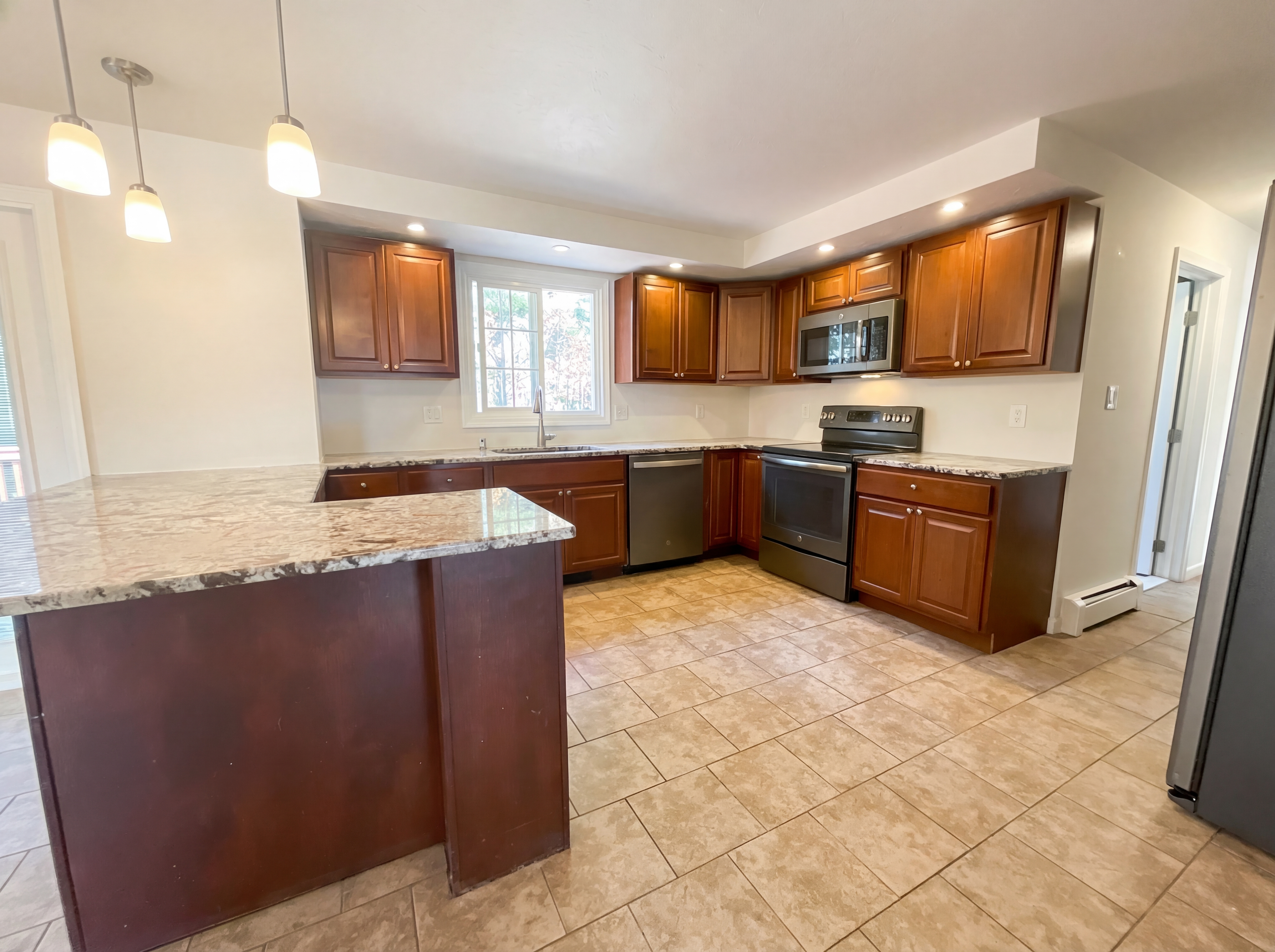 Photo 2 of 36 of 5 Tracy Ann Dr, North Grafton, MA