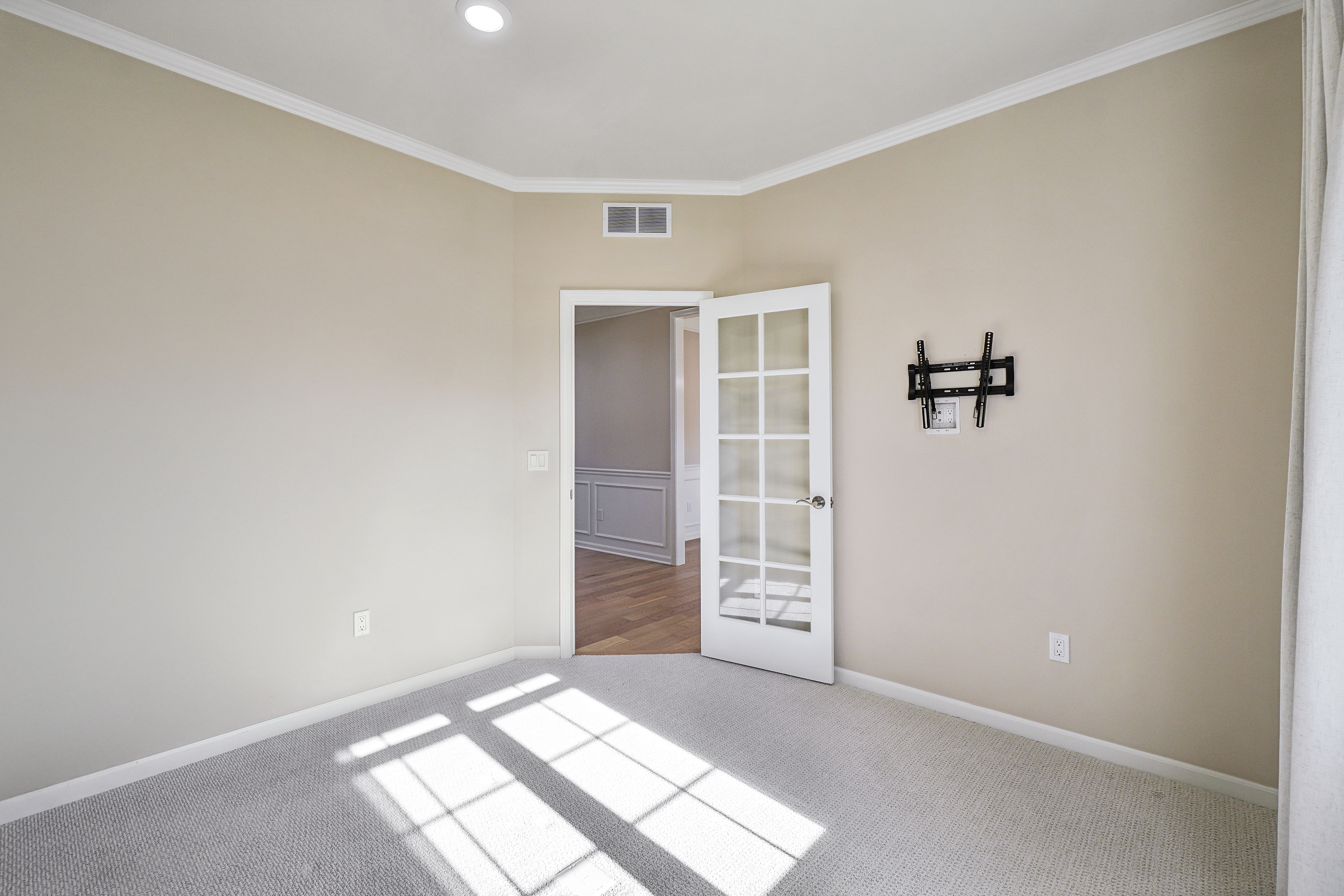Photo 45 of 61 of 20942 Torbay Dr, Northville, MI