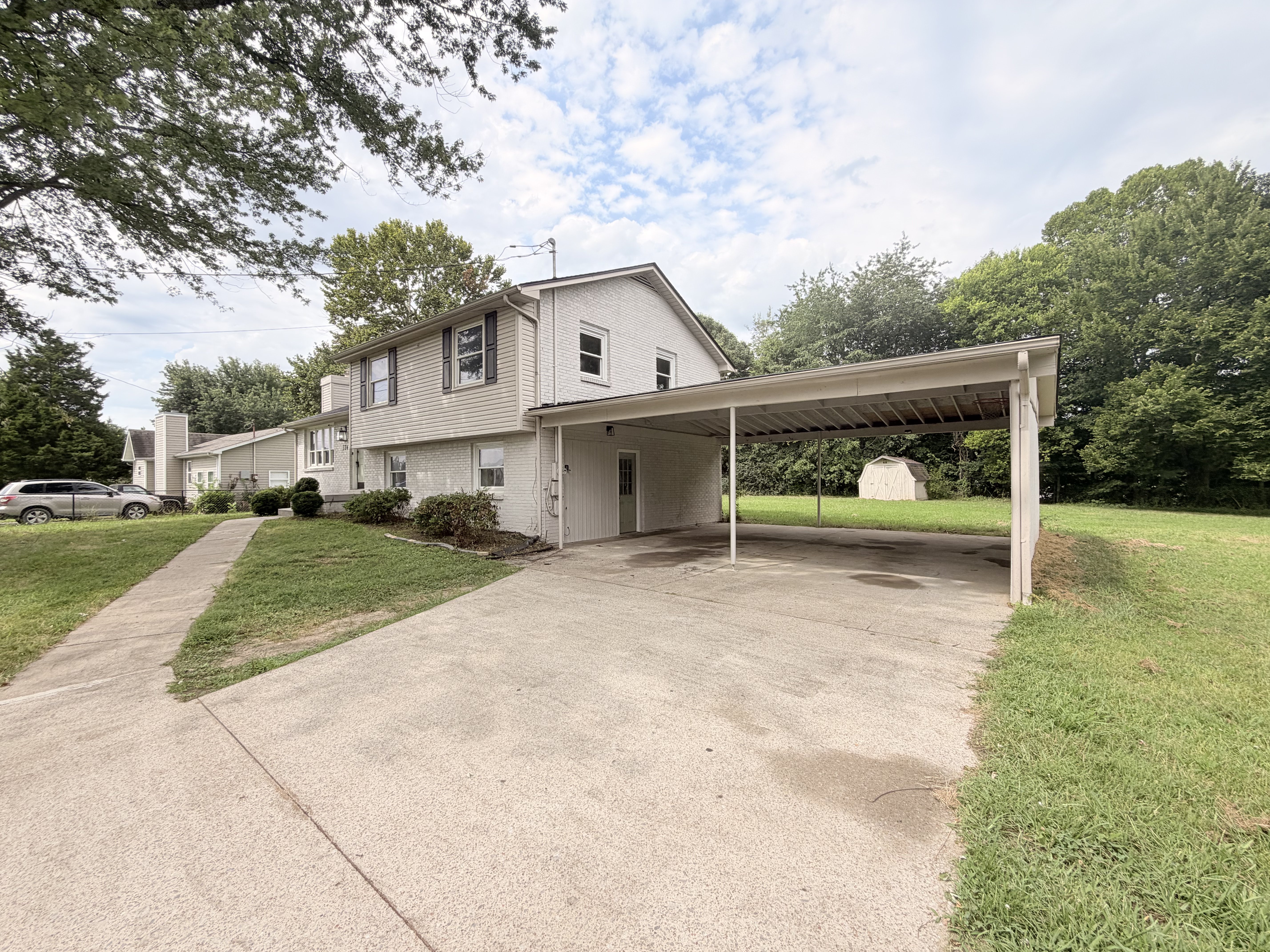 Photo 20 of 25 of 324 Woodale Dr, Clarksville, TN