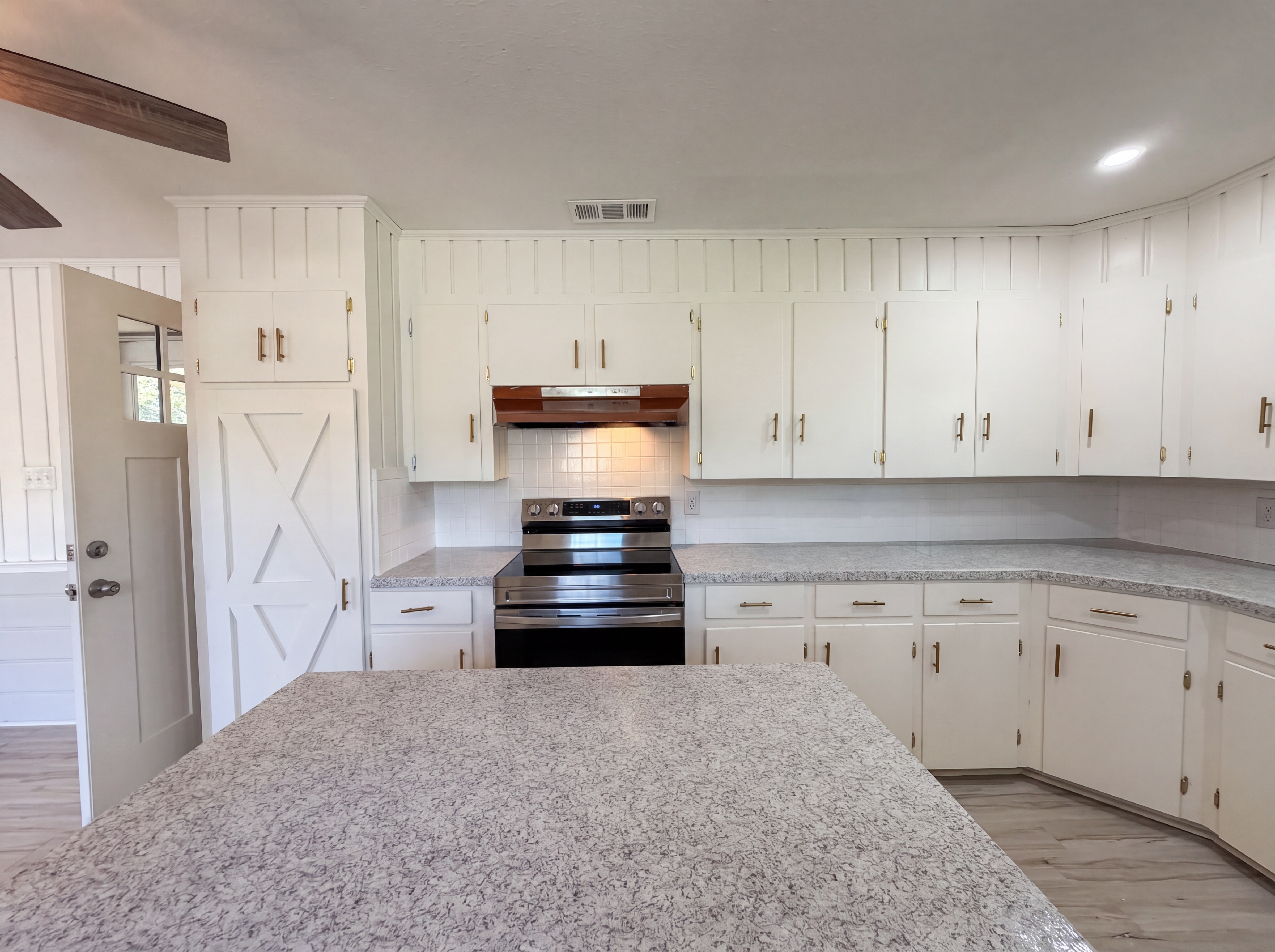 Photo 6 of 23 of 5305 Belews Creek Rd, Walkertown, NC