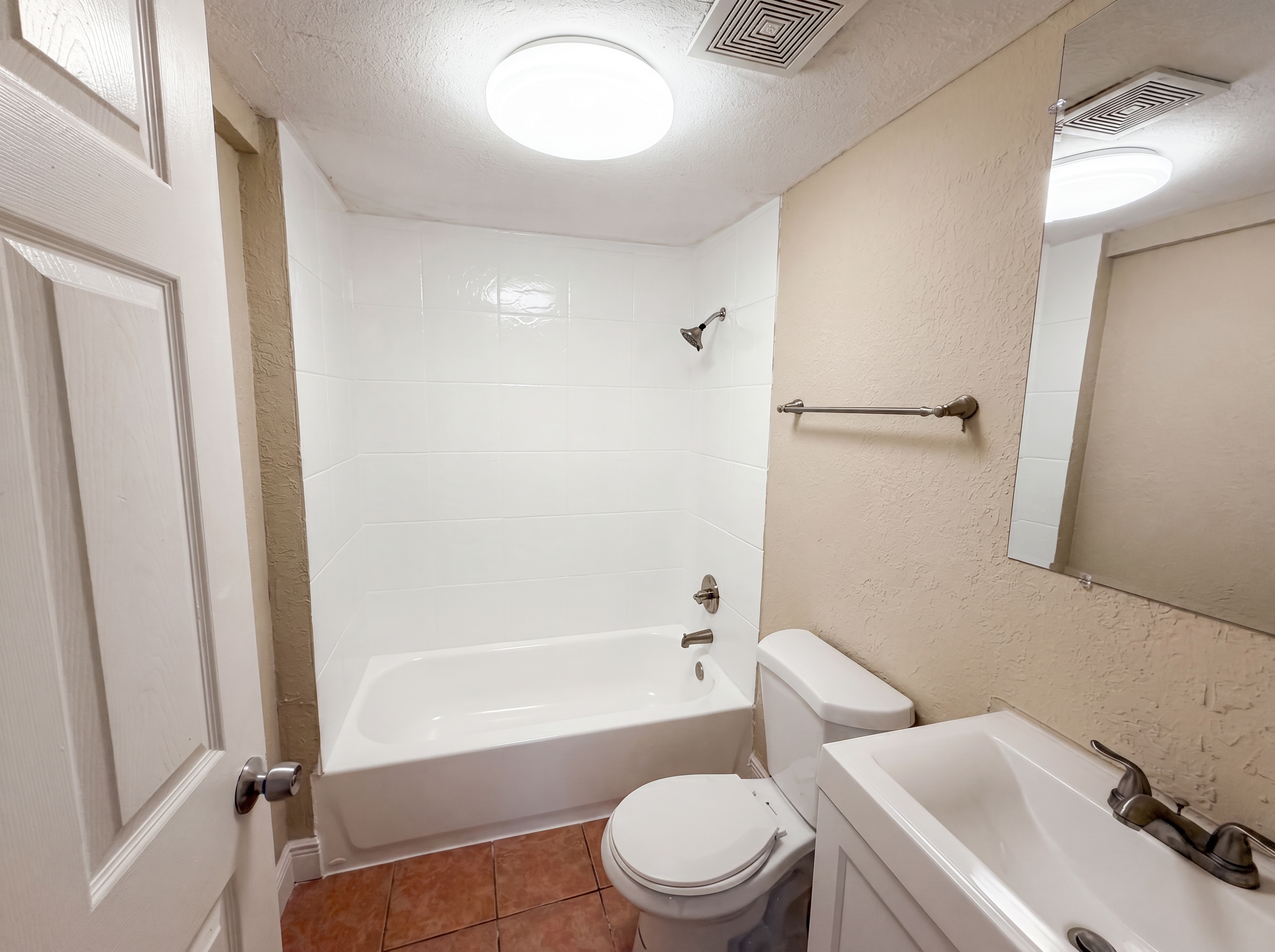 Photo 14 of 23 of 1506 W 16th St, Sanford, FL