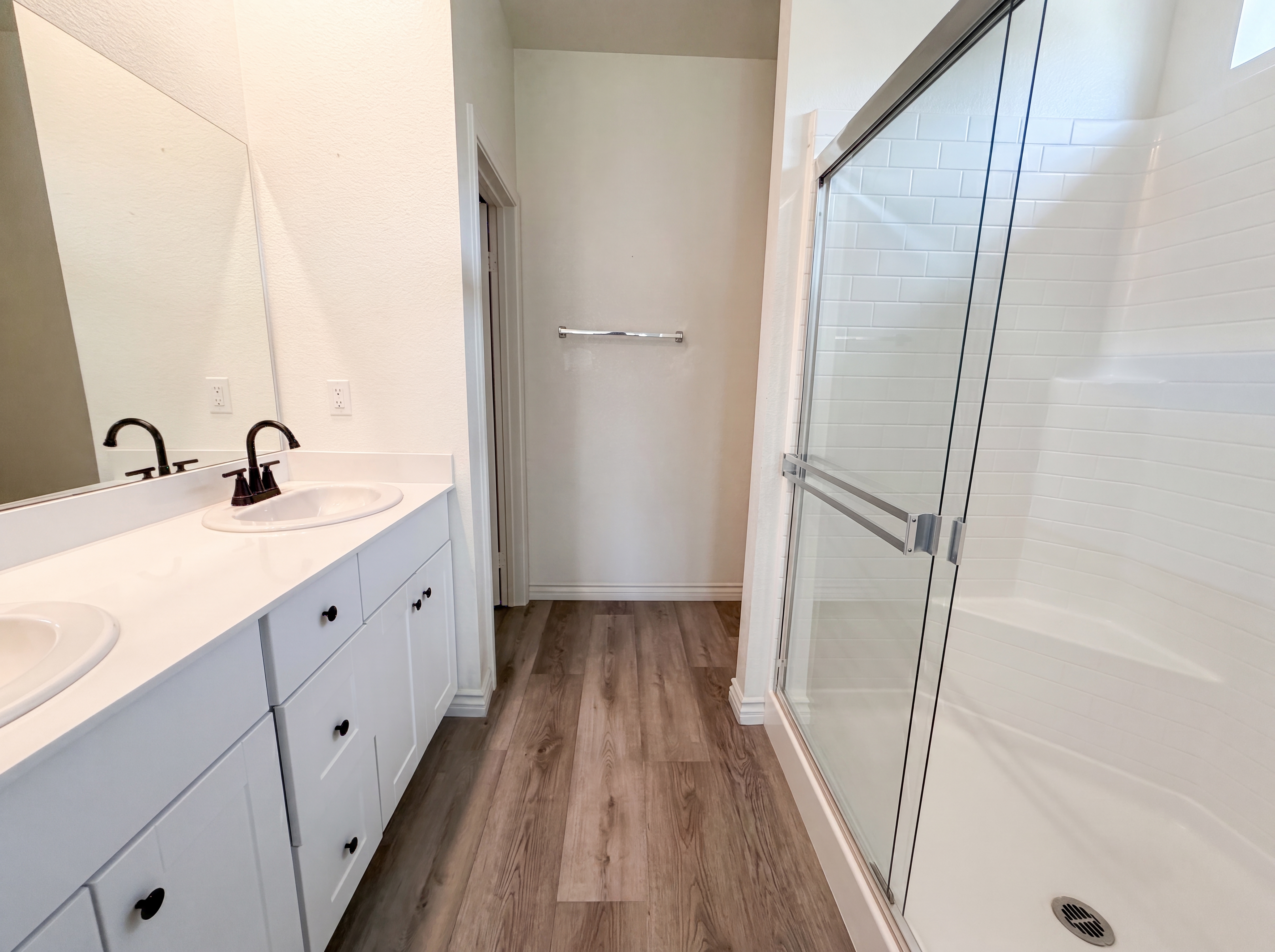 Photo 7 of 19 of 2460 Fernwood Ln, Perris, CA