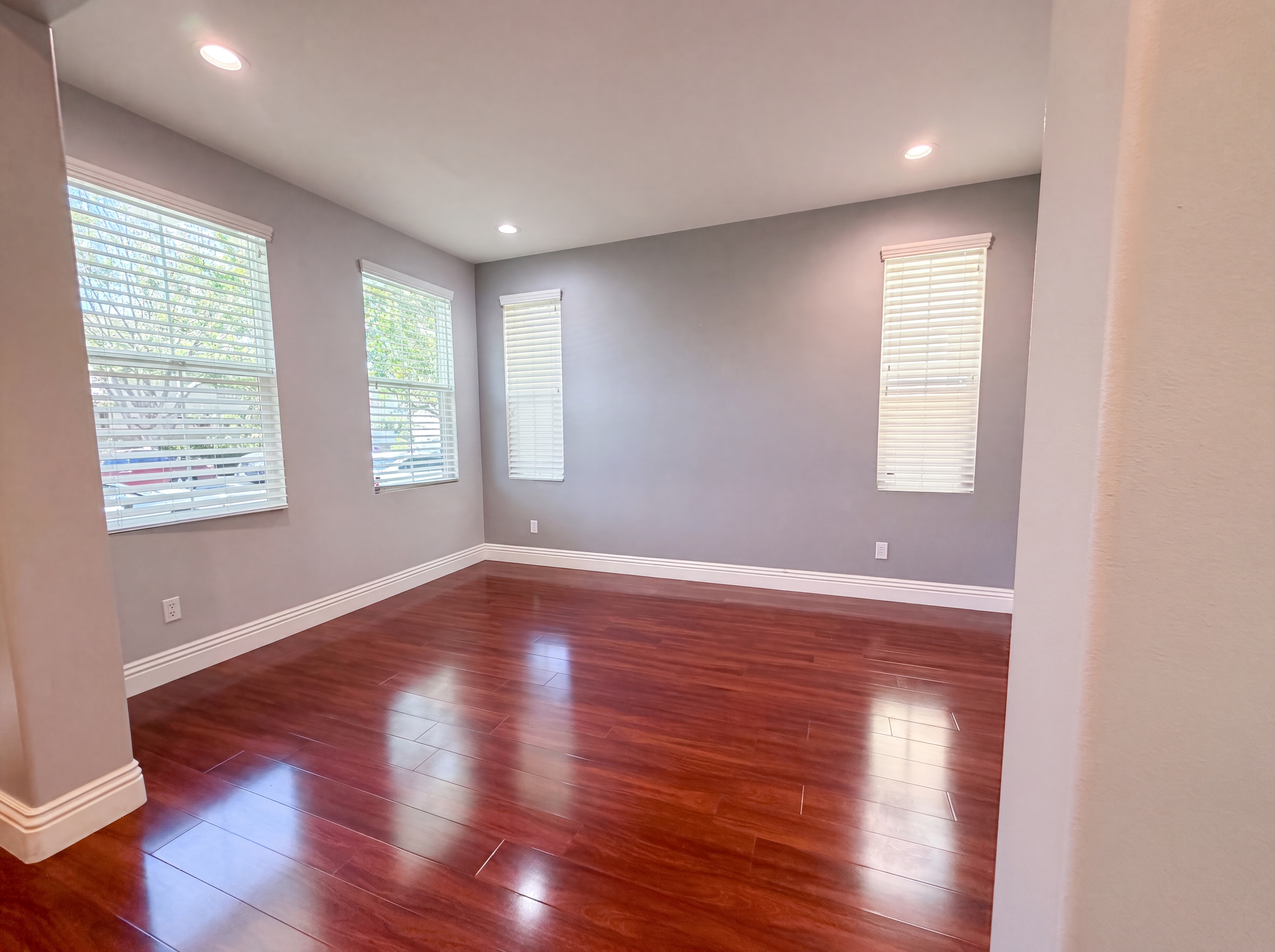 Photo 9 of 33 of 31891 Domenoe Way, Temecula, CA