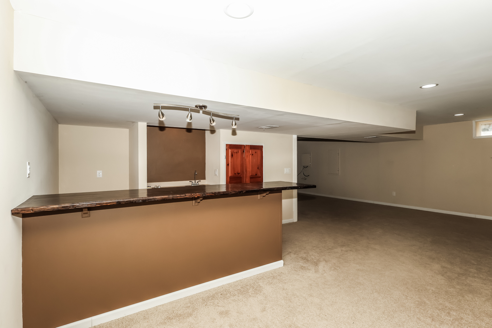 Photo 18 of 23 of 10917 Worthington Ln, Prospect, KY