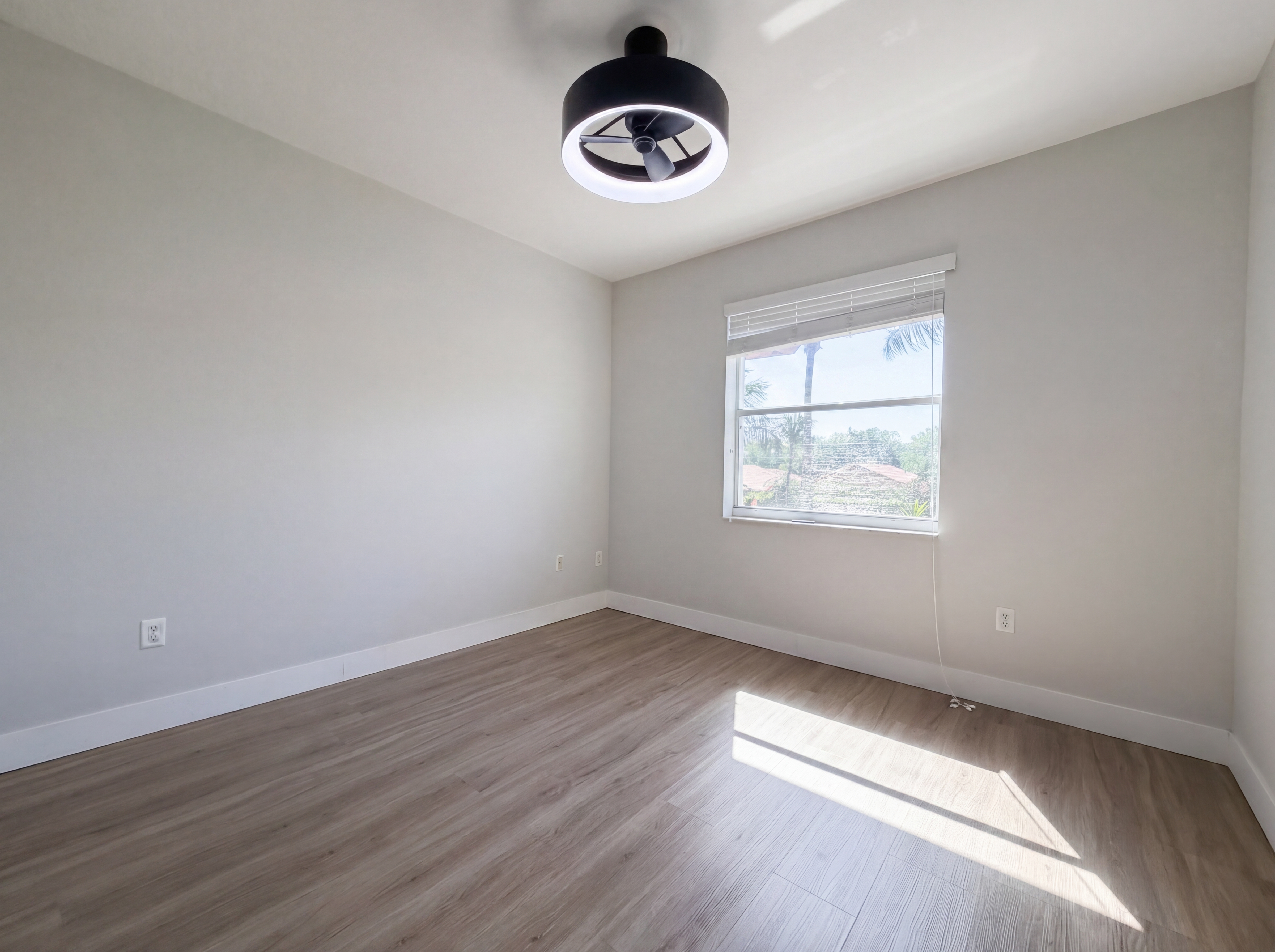 Photo 8 of 24 of 5037 SW 140th Ter, Miramar, FL