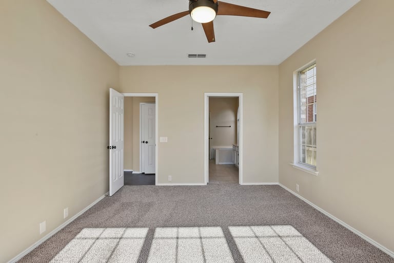Photo 16 of 30 - 4648 Park Bend Dr, Fort Worth, TX 76137