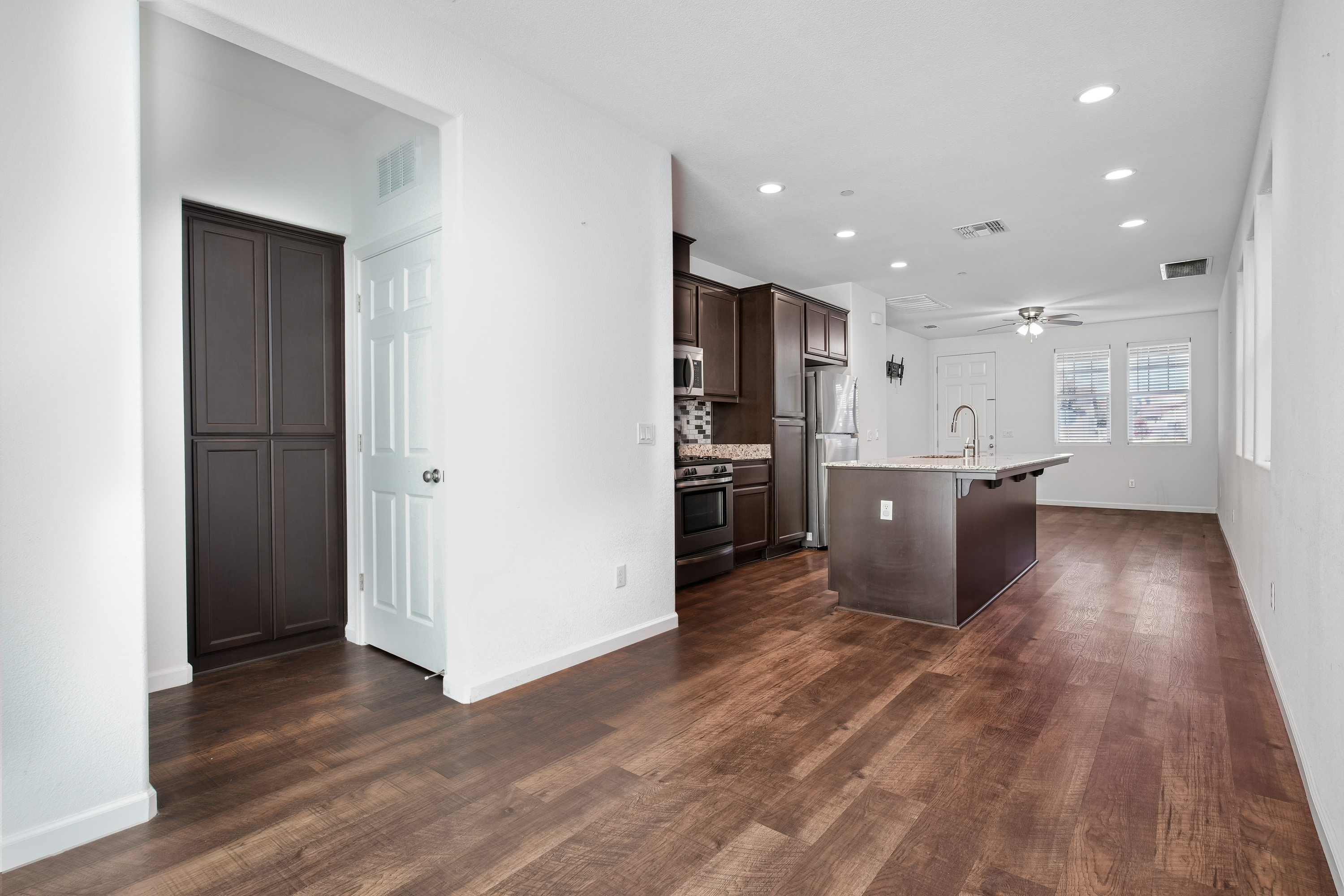 Photo 11 of 25 of 852 Castellona Dr, Newman, CA