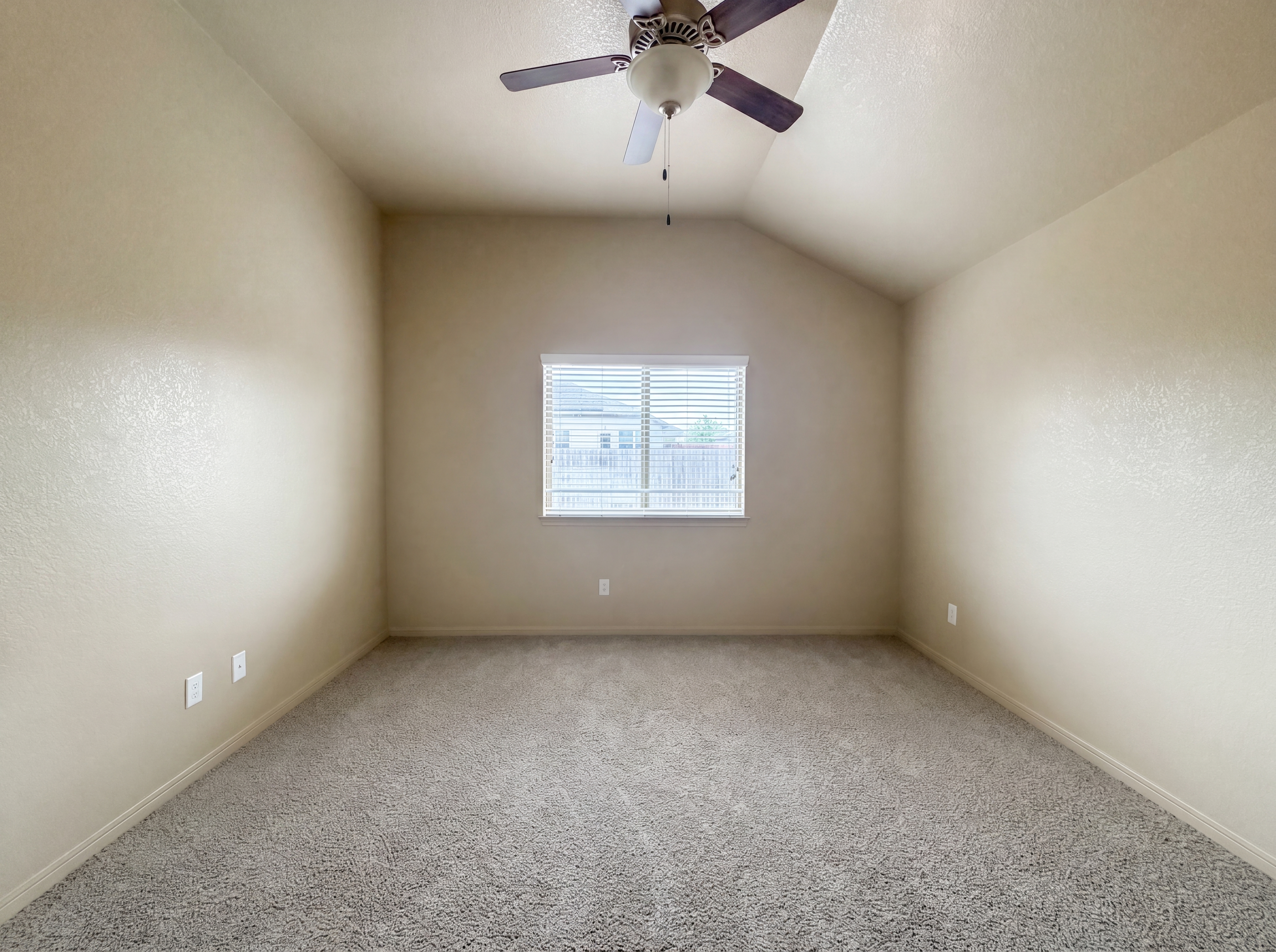 Photo 8 of 16 of 1023 Roanoke Dr, Temple, TX
