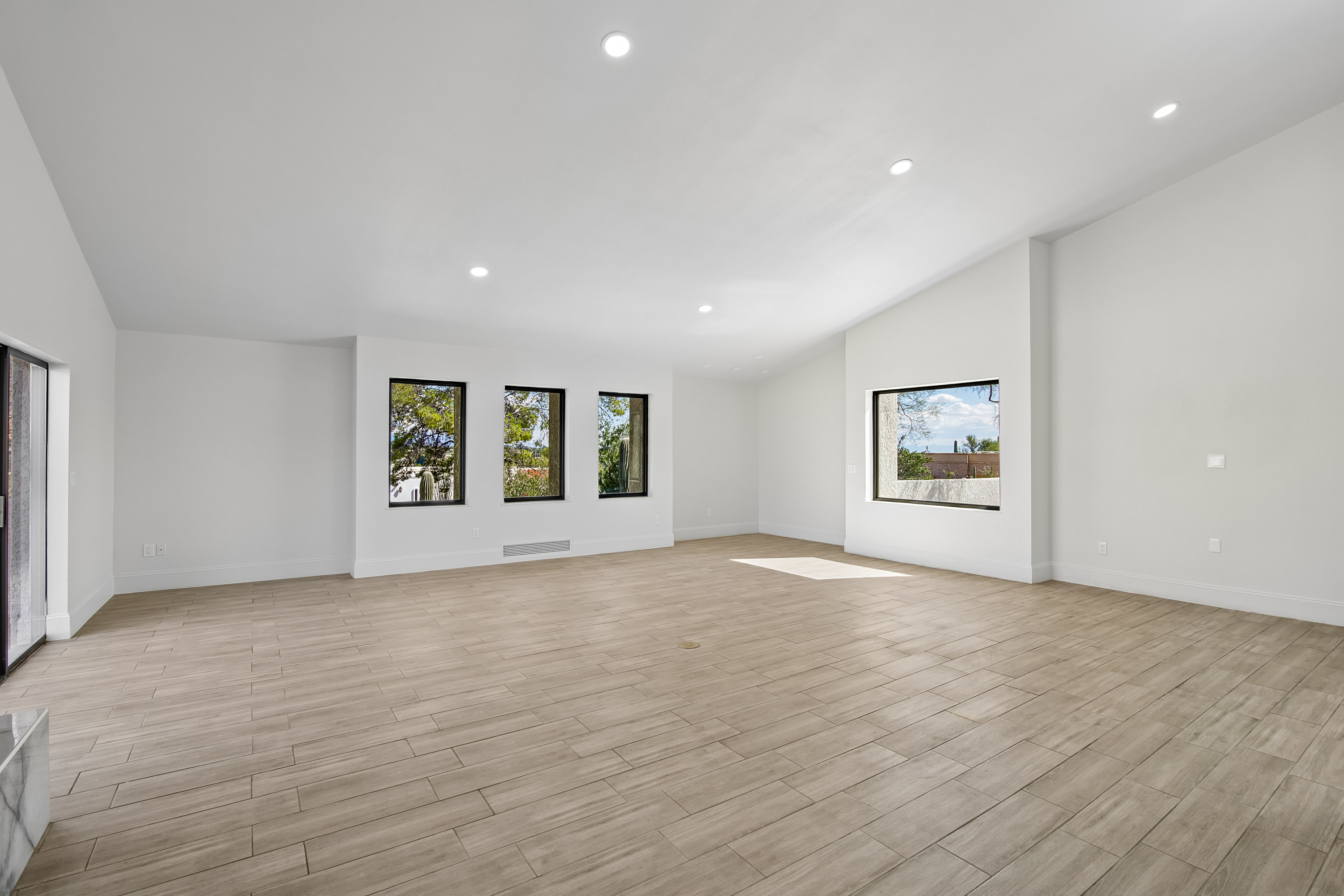 Photo 12 of 46 of 8331 N Rose Marie Ln, Tucson, AZ