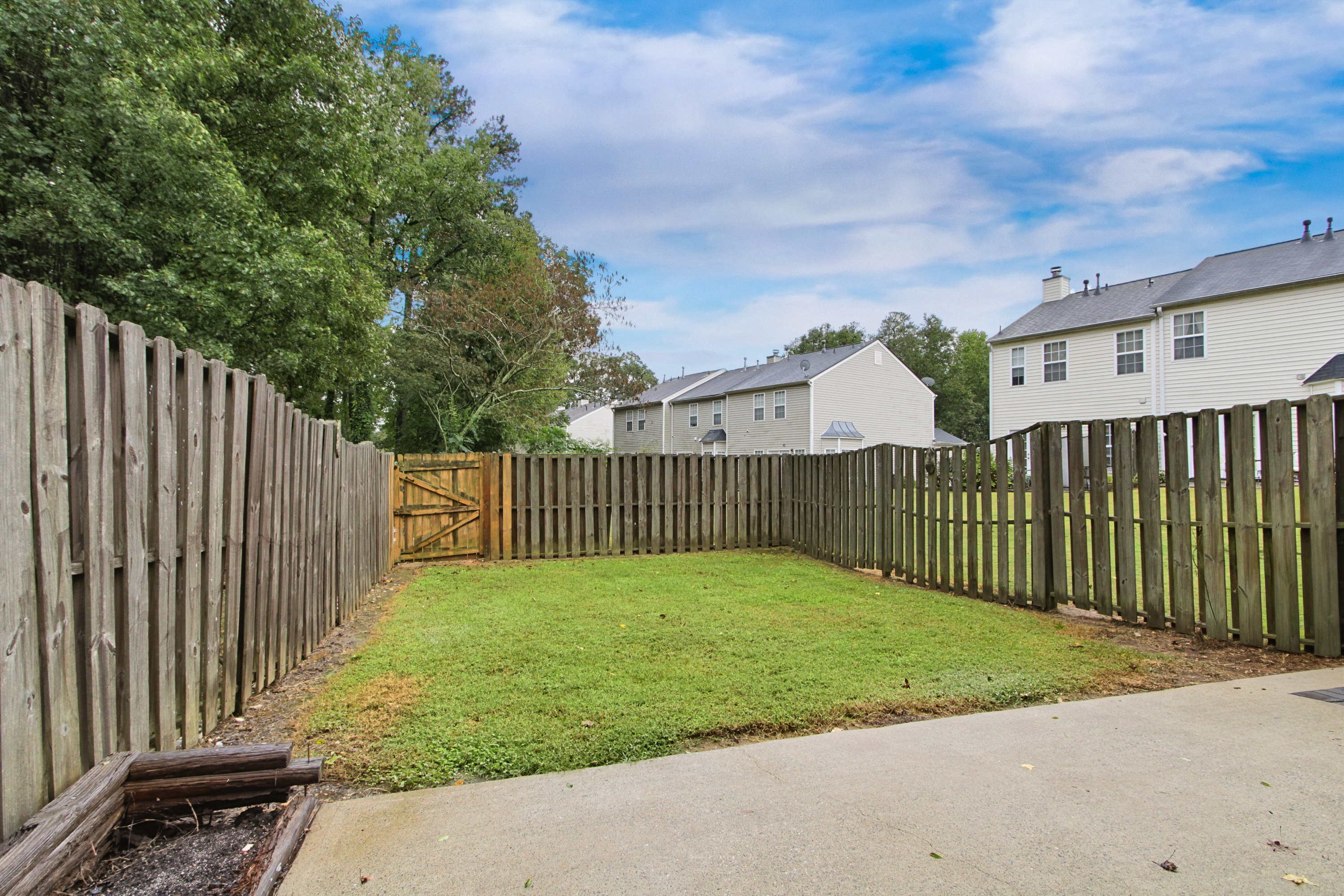 Photo 24 of 27 of 409 Timber Gate Dr, Lawrenceville, GA