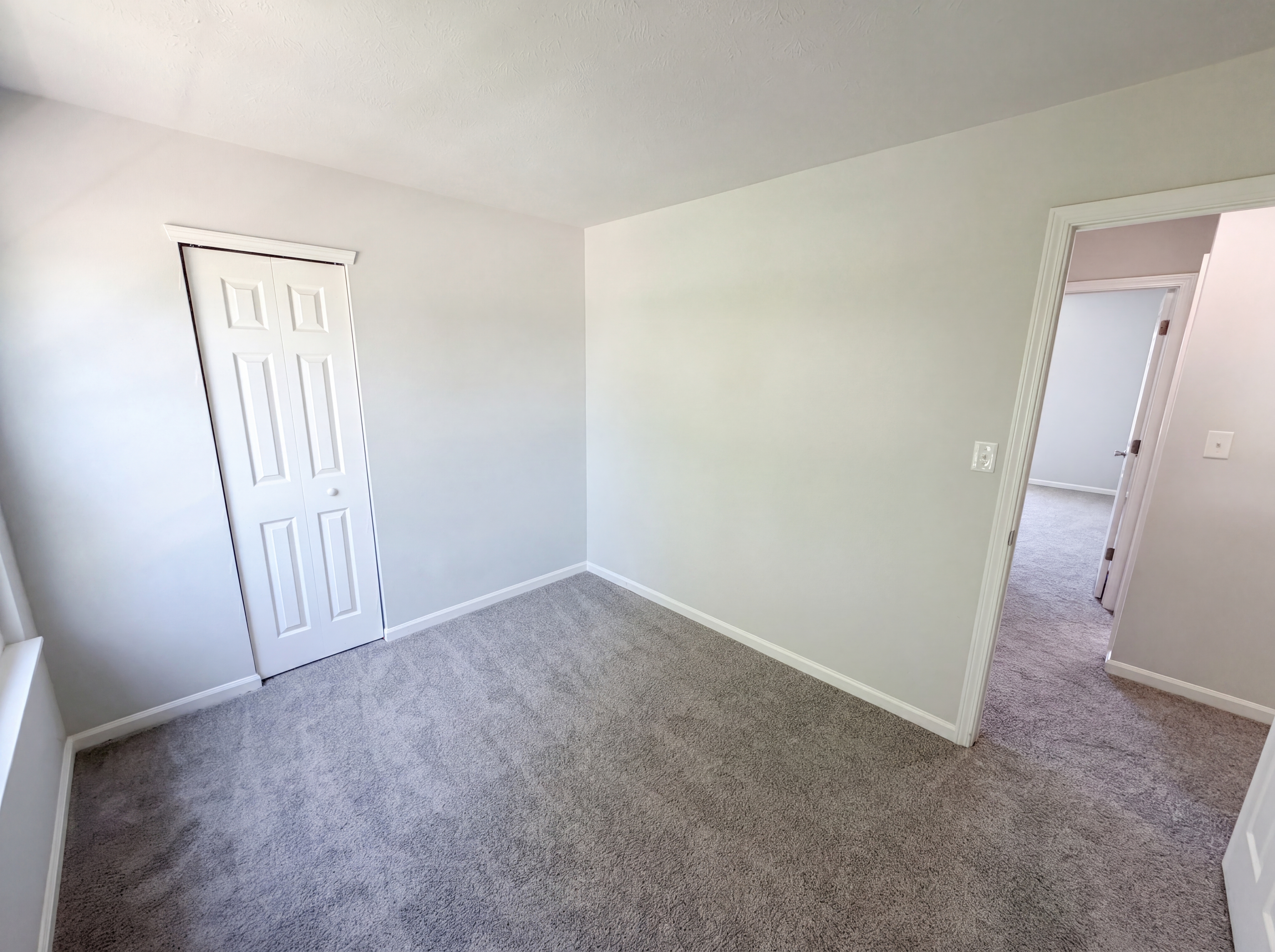 Photo 15 of 26 of 2219 Rolling Oak Dr, Indianapolis, IN