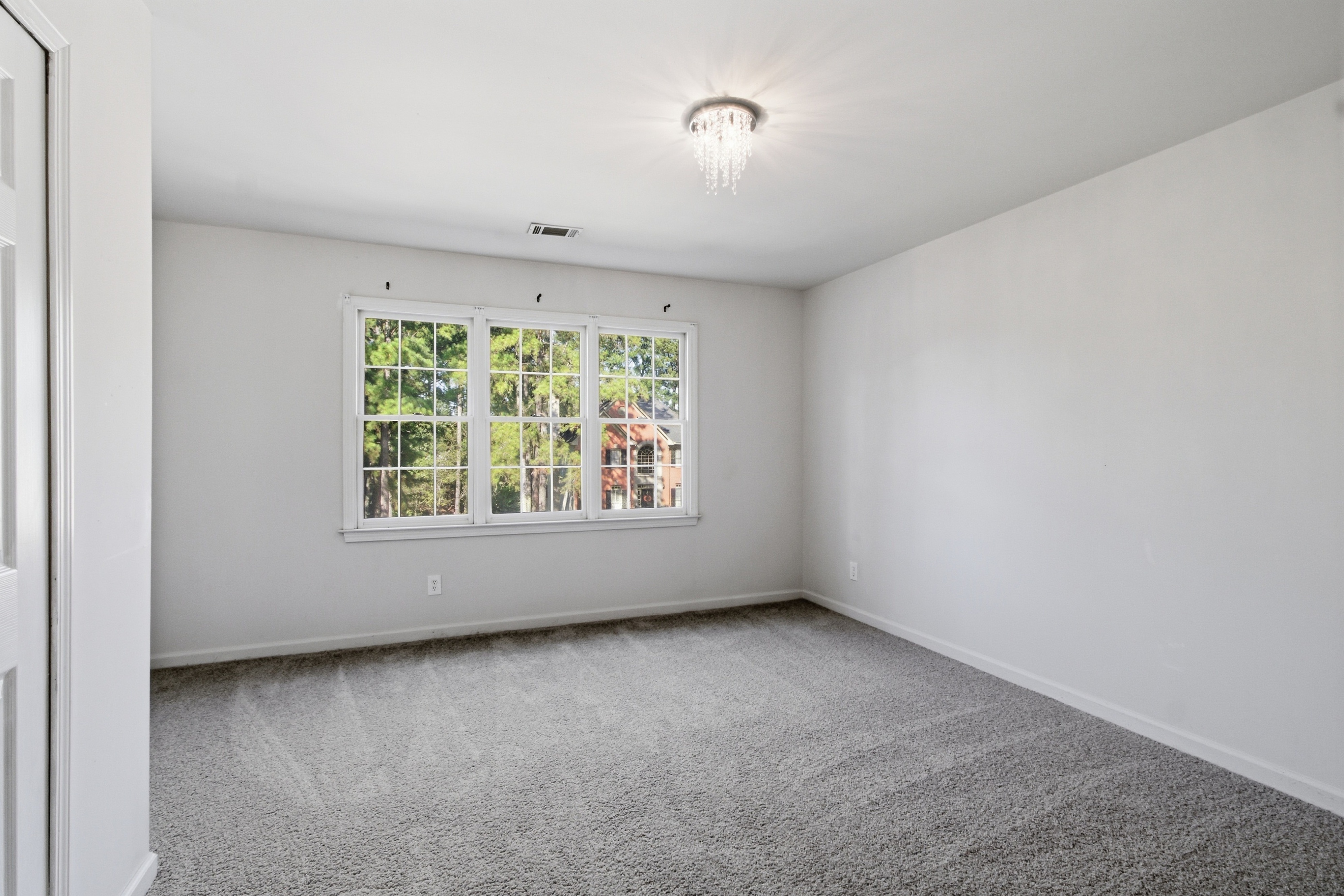 Photo 15 of 26 of 1900 Milfield Cir, Snellville, GA