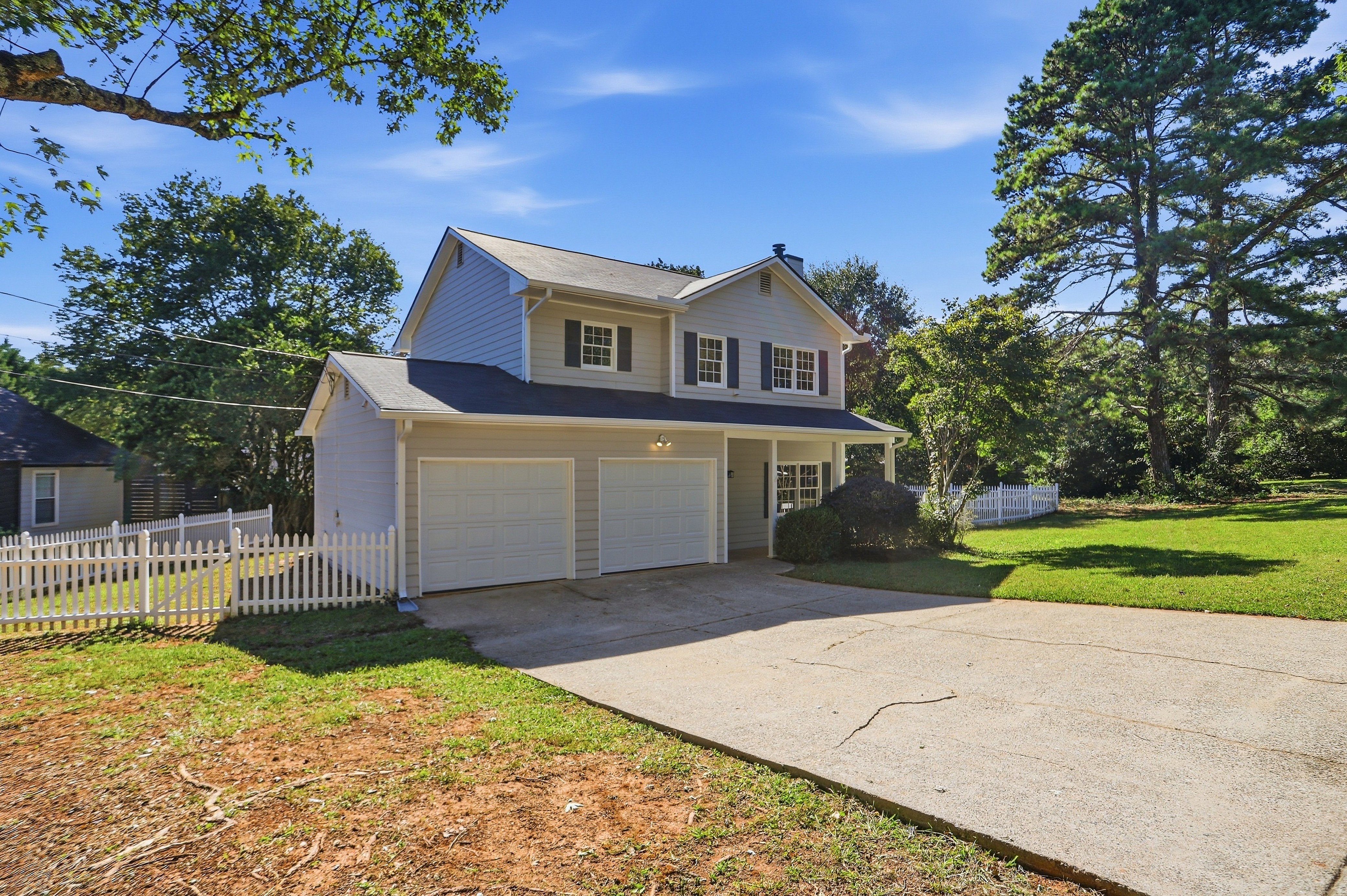 Photo 6 of 24 of 4400 Hidden Meadow Cir, Sugar Hill, GA