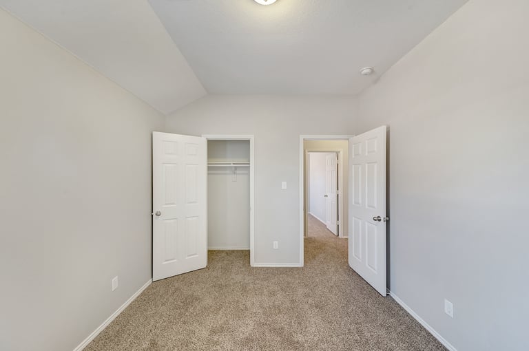 Photo 19 of 25 - 5516 Creek Hill Ln, Fort Worth, TX 76179