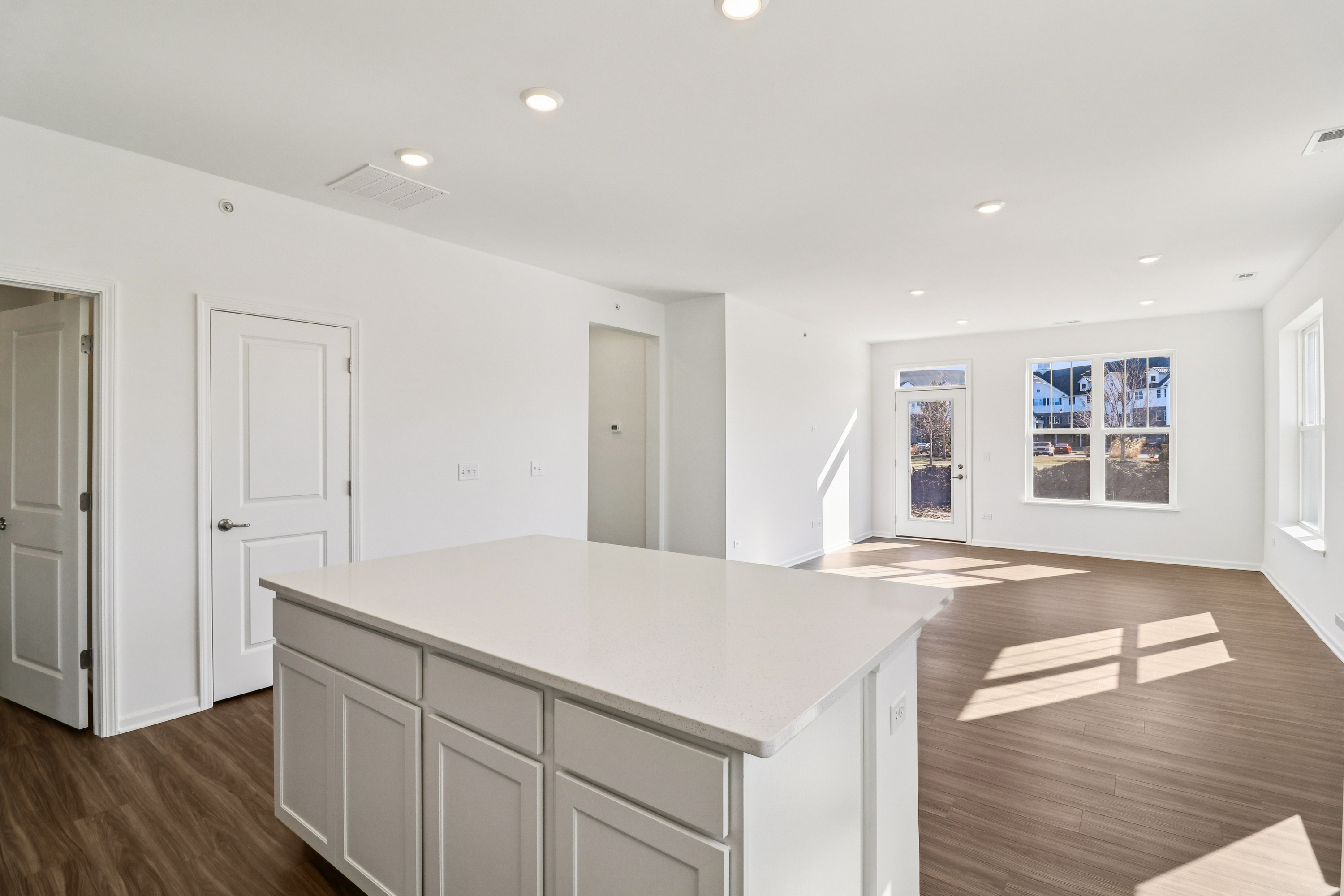 Photo 10 of 31 of 12256 Barcroft Cir, Huntley, IL