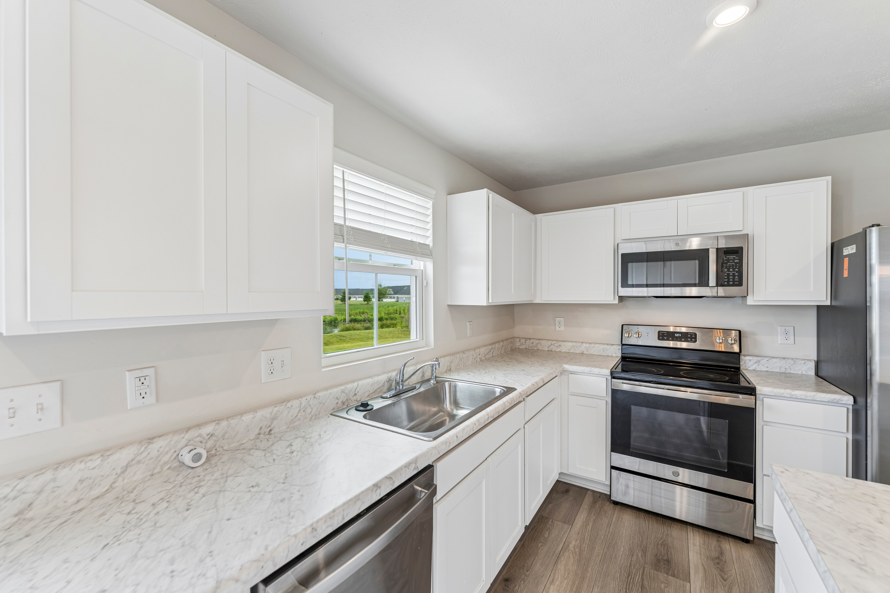 Photo 6 of 47 of 4483 Bellow Dr, Lorain, OH