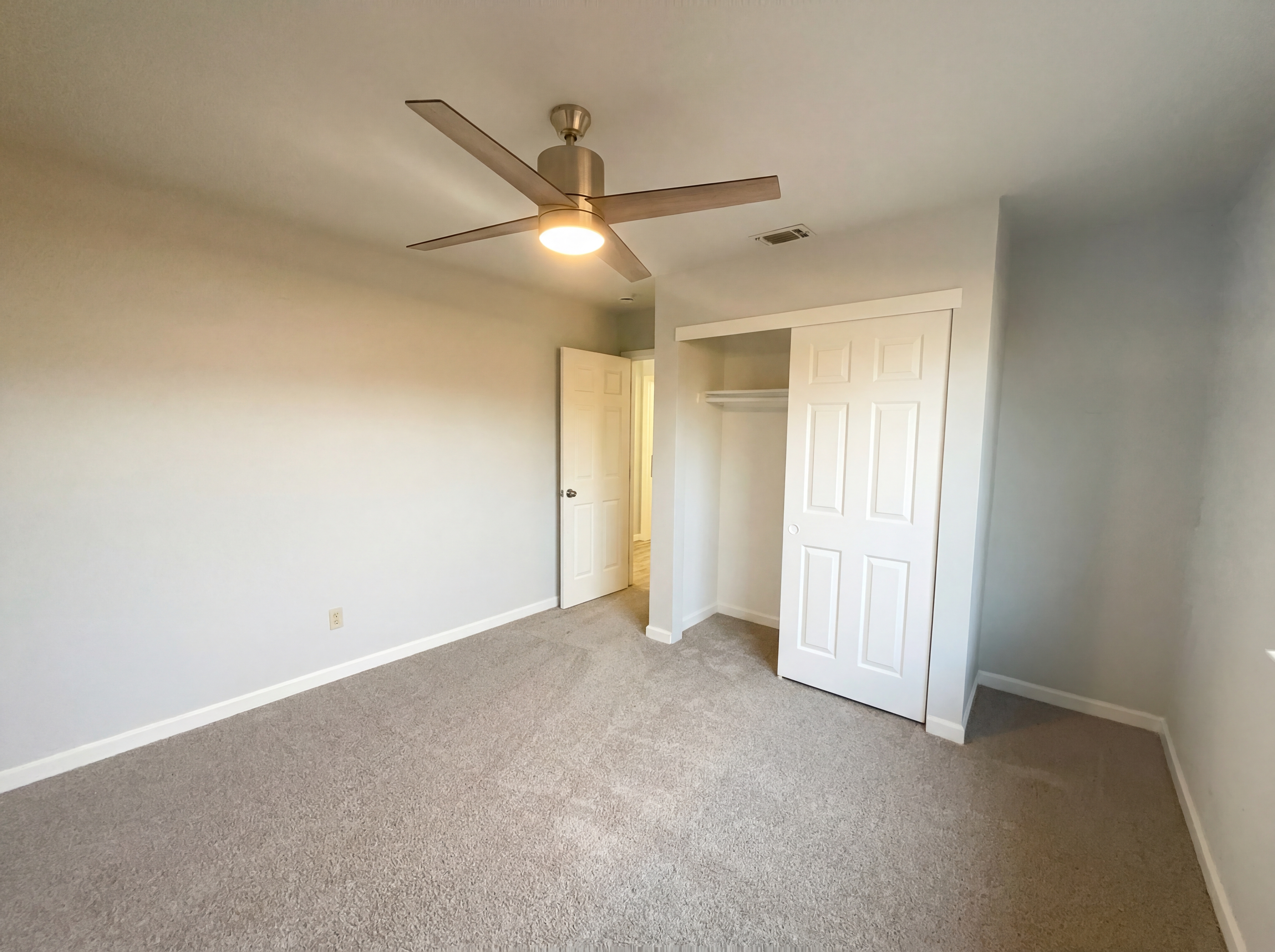 Photo 4 of 28 of 4744 Ponderay Ln, Sacramento, CA