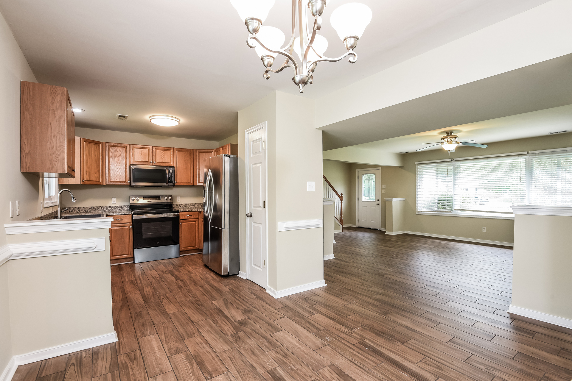 Photo 5 of 22 of 9304 Farmington Dr, Henrico, VA
