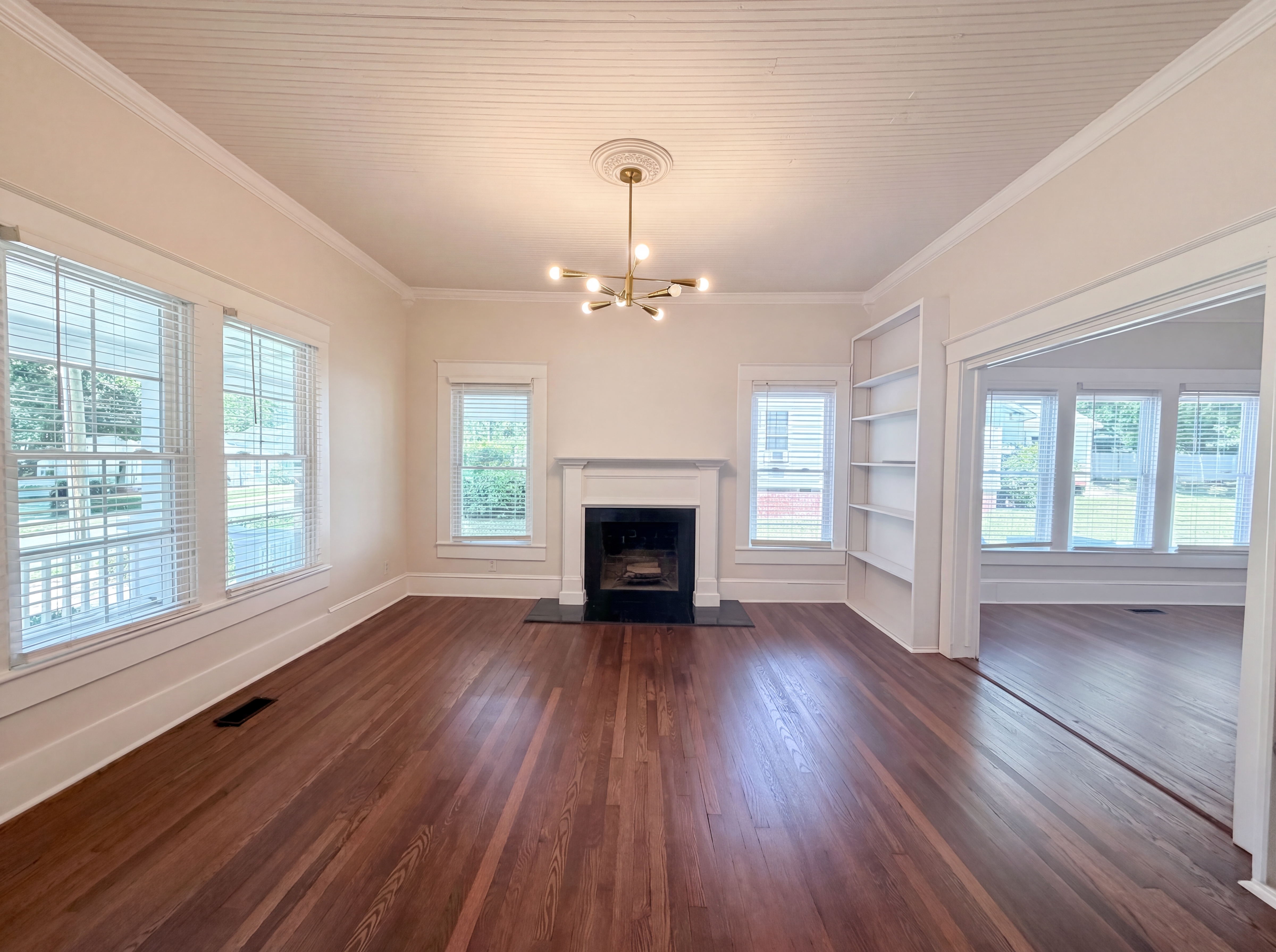 Photo 9 of 19 of 329 W McLelland Ave, Mooresville, NC