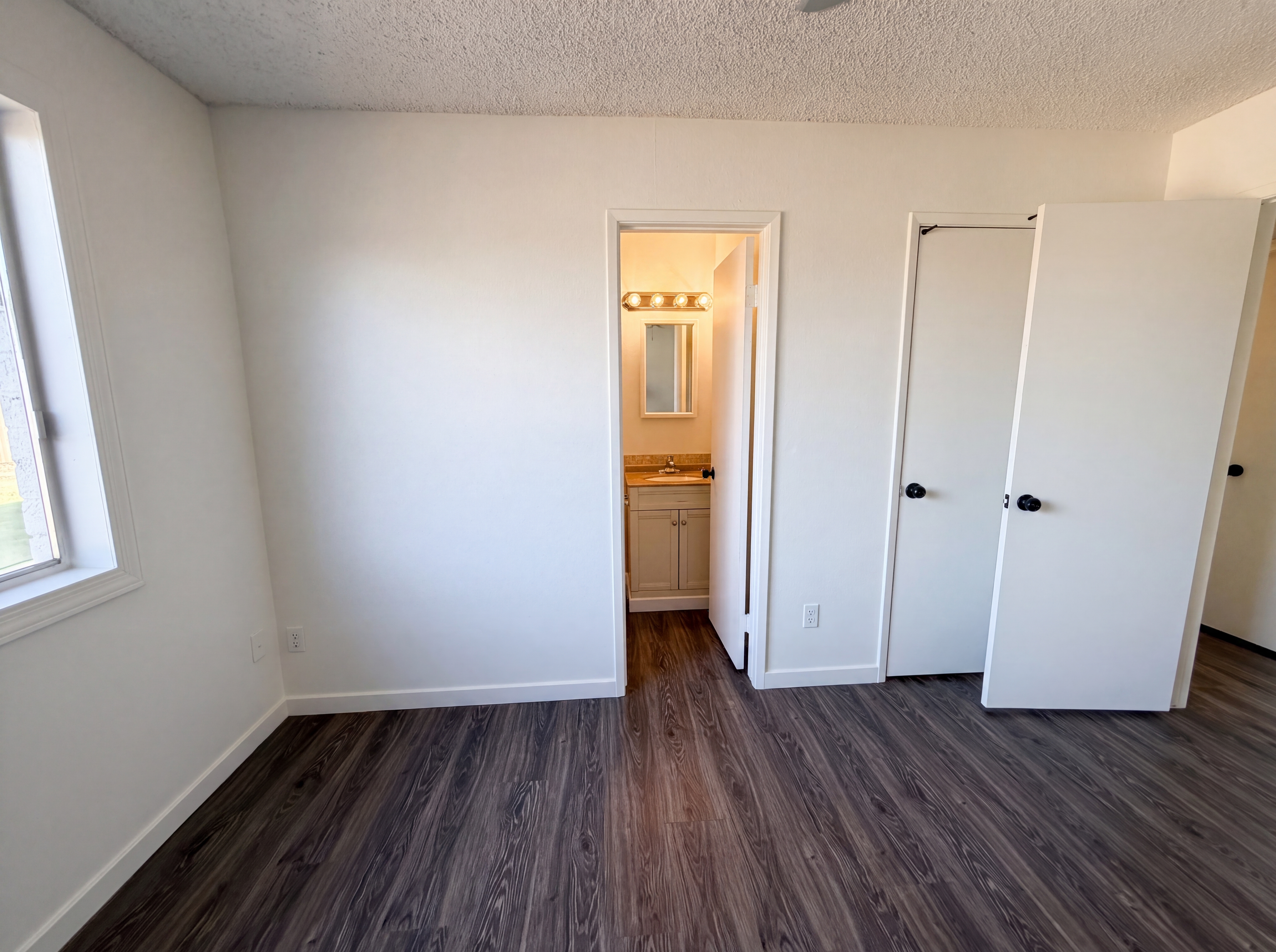 Photo 4 of 21 of 12028 N 41st Dr, Phoenix, AZ