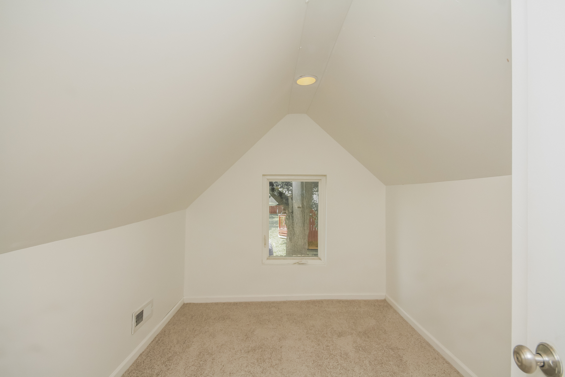 Photo 14 of 22 of 1107 E Joliet St, Crown Point, IN