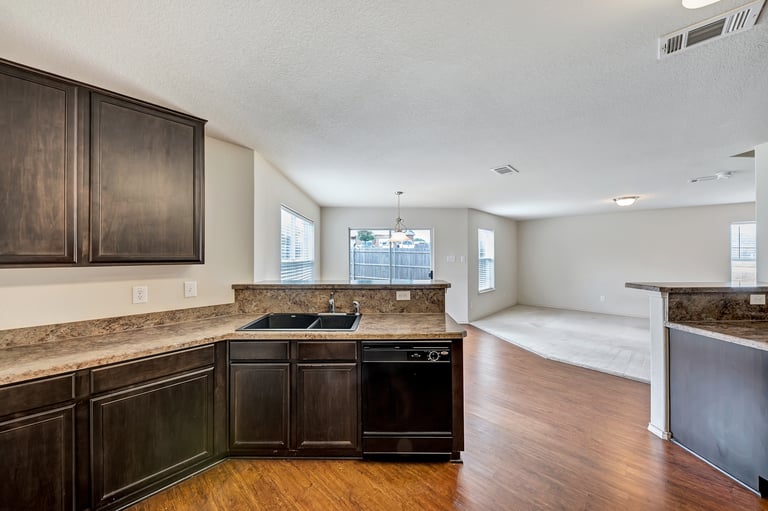 Photo 11 of 28 - 252 Rock Meadow Dr, Crowley, TX 76036