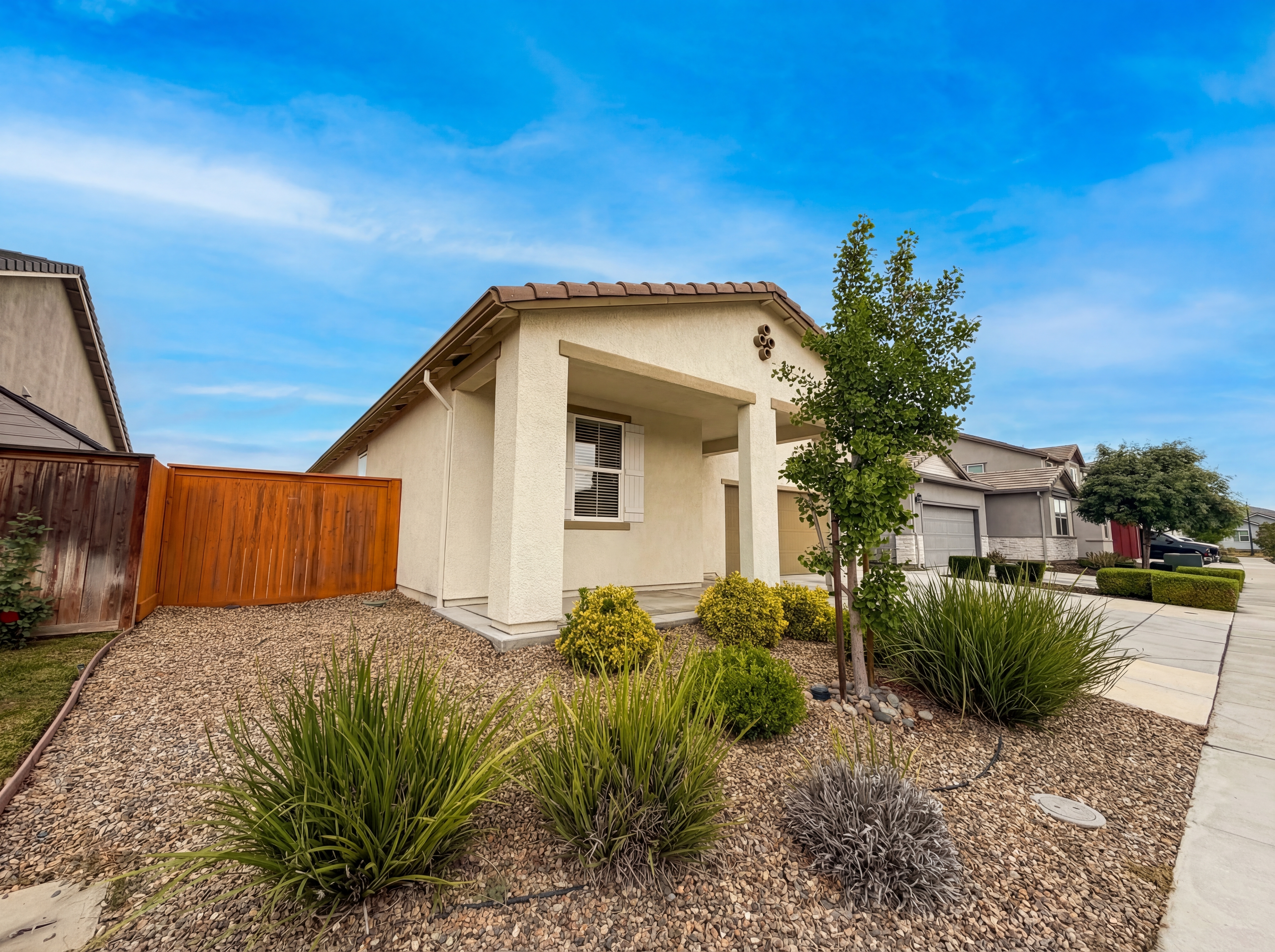 Photo 6 of 31 of 15385 Trolley St, Lathrop, CA