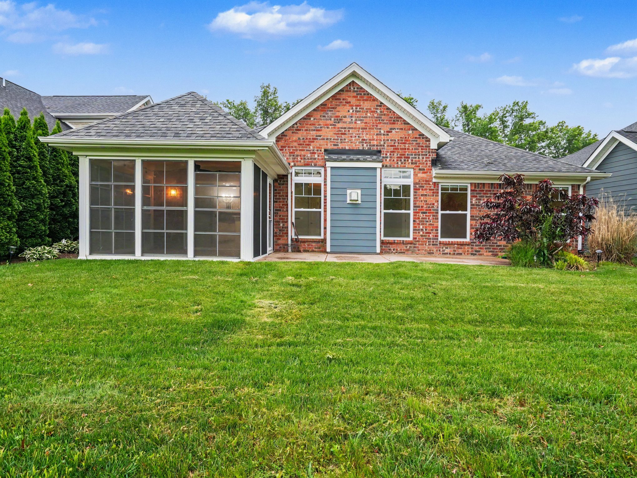 Photo 5 of 16 of 1612 Pine Valley Way, Henryville, IN