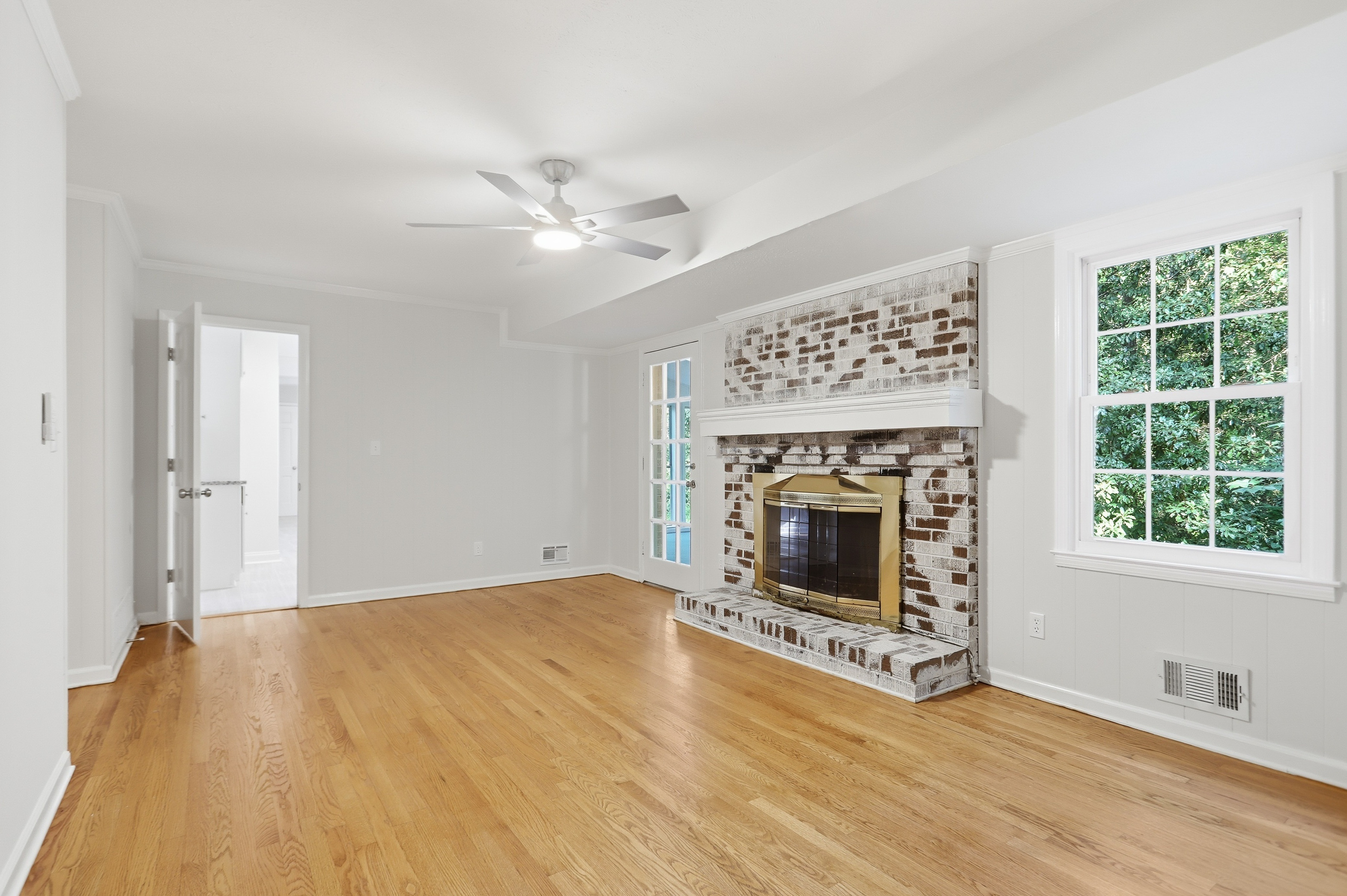 Photo 3 of 52 of 1215 Lake Crest Ter, Roswell, GA