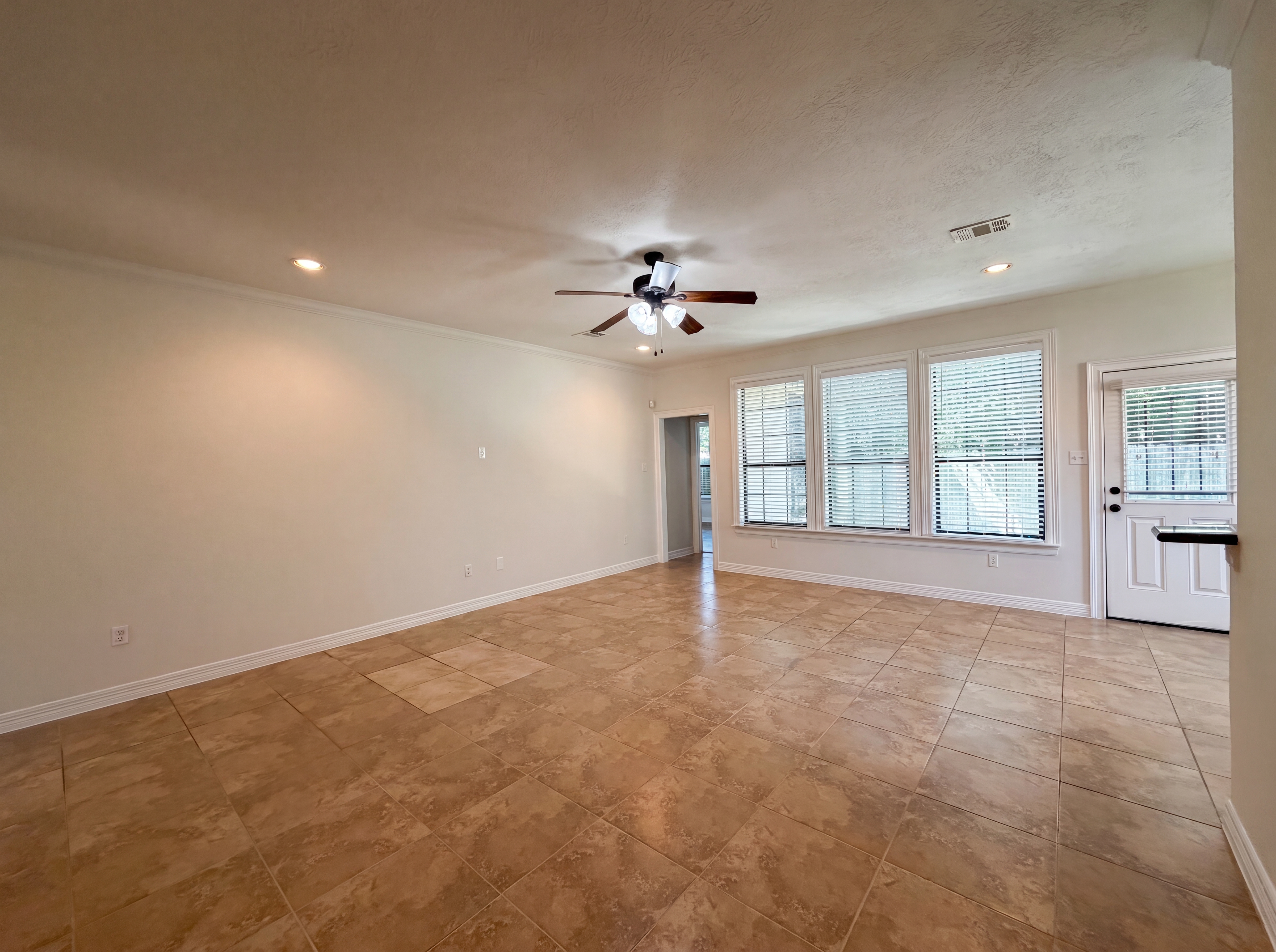Photo 10 of 19 of 4516 White Rock St, Houston, TX