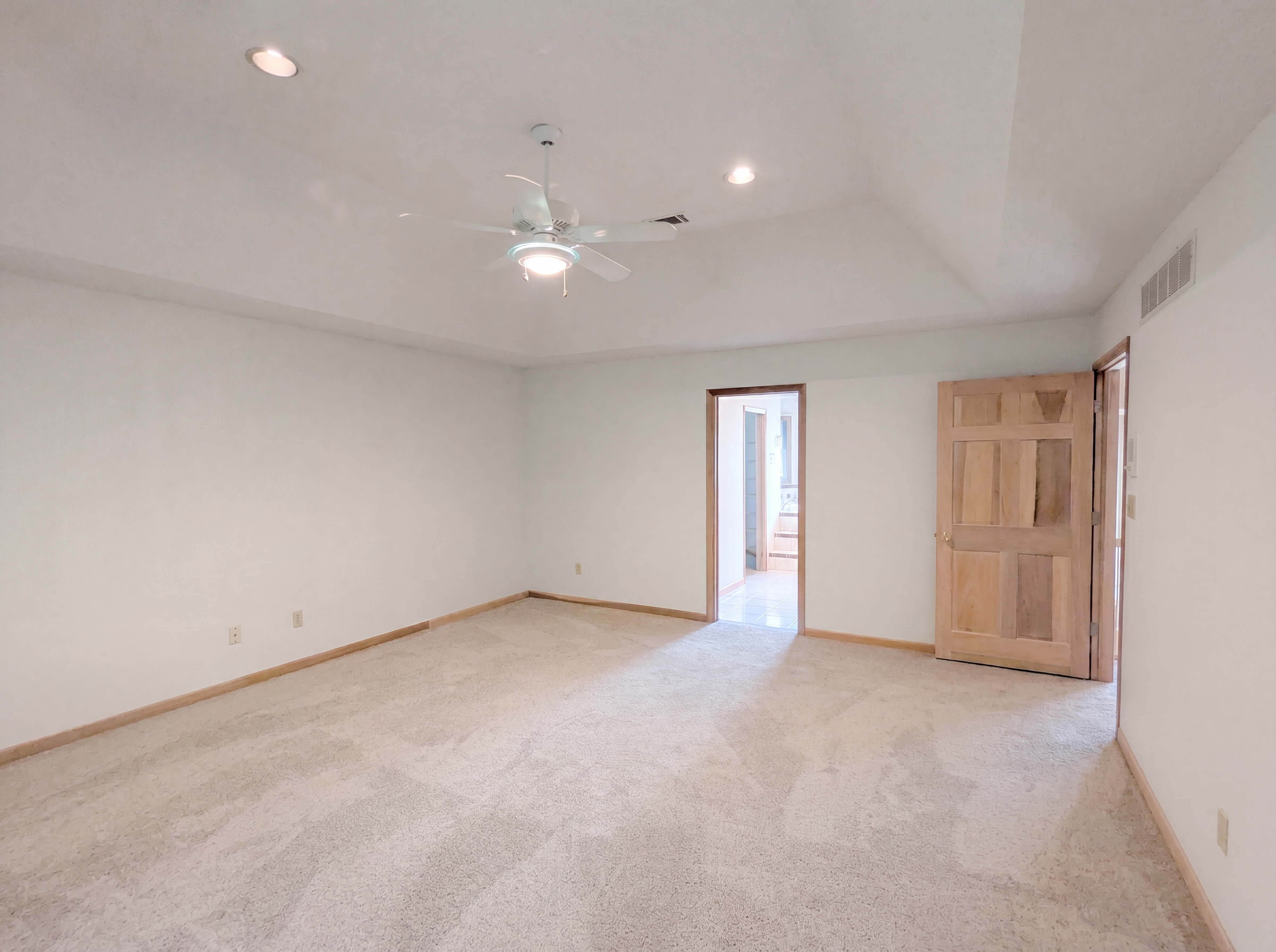 Photo 17 of 33 of 7550 James Dr, North Royalton, OH