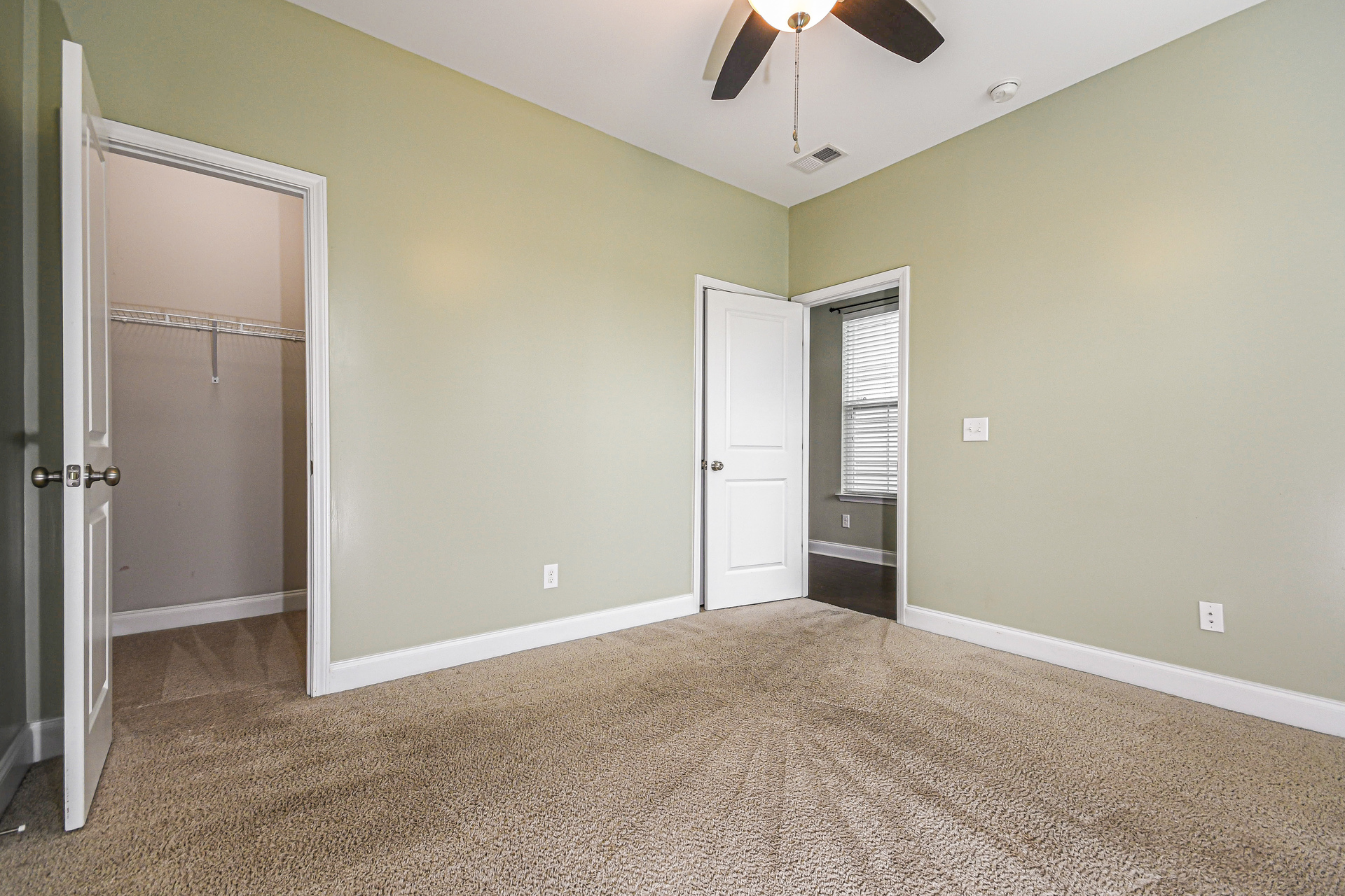 Photo 13 of 20 of 1055 Ashley Garden Blvd, Charleston, SC