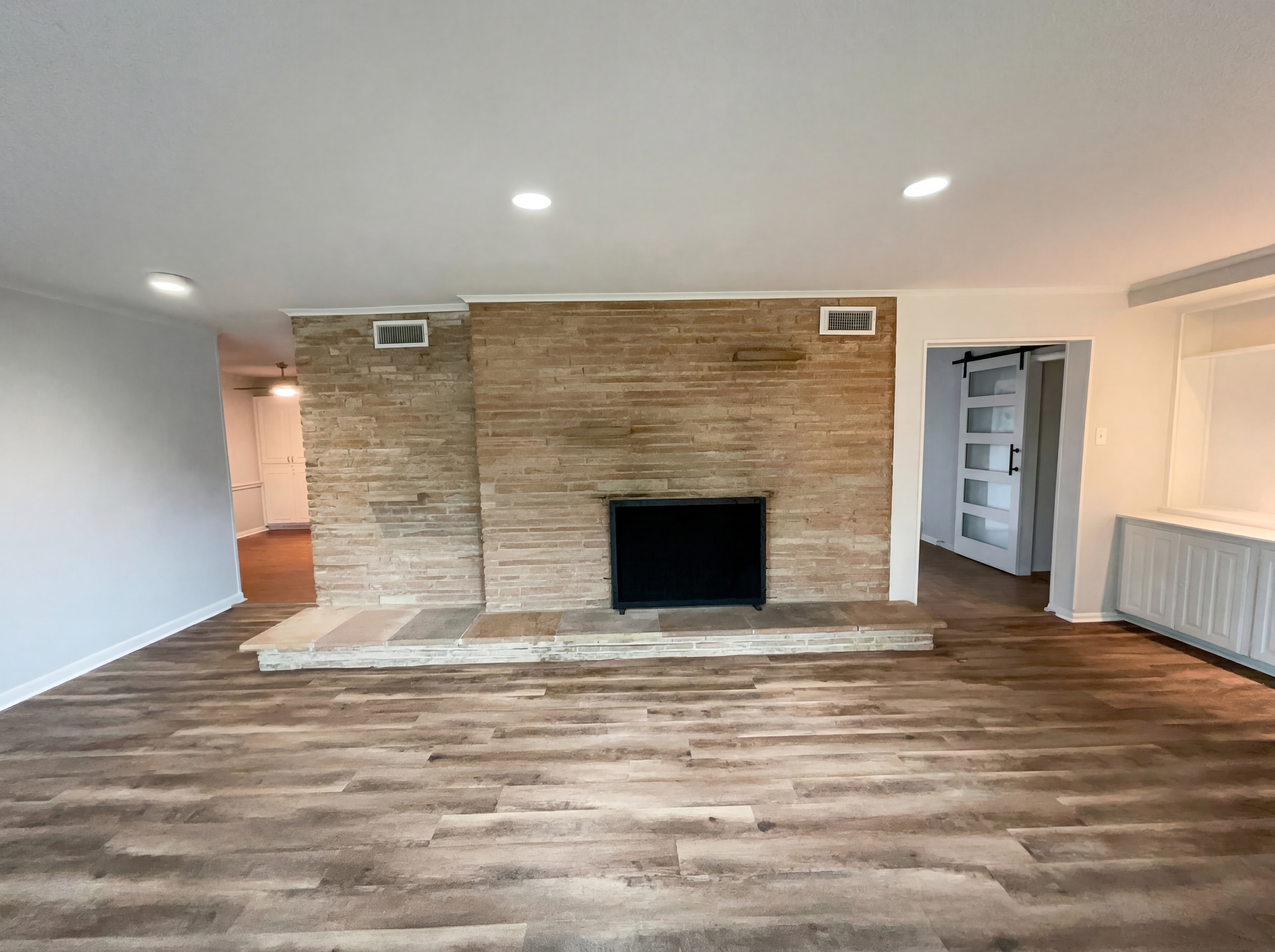 Photo 17 of 18 of 4106 Walnut Hill Ln, Dallas, TX
