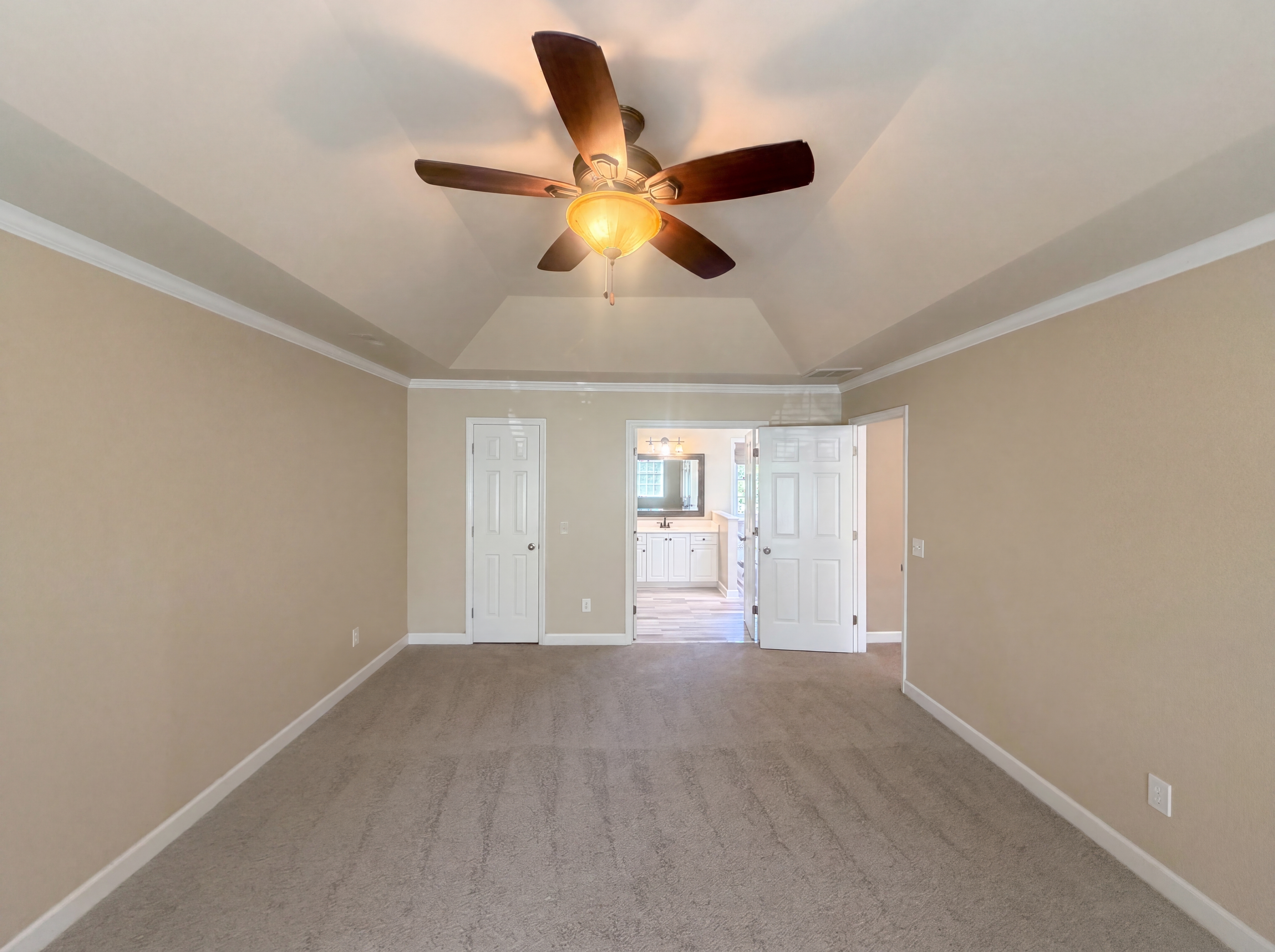 Photo 4 of 38 of 5210 Flintrock Ct, Greensboro, NC