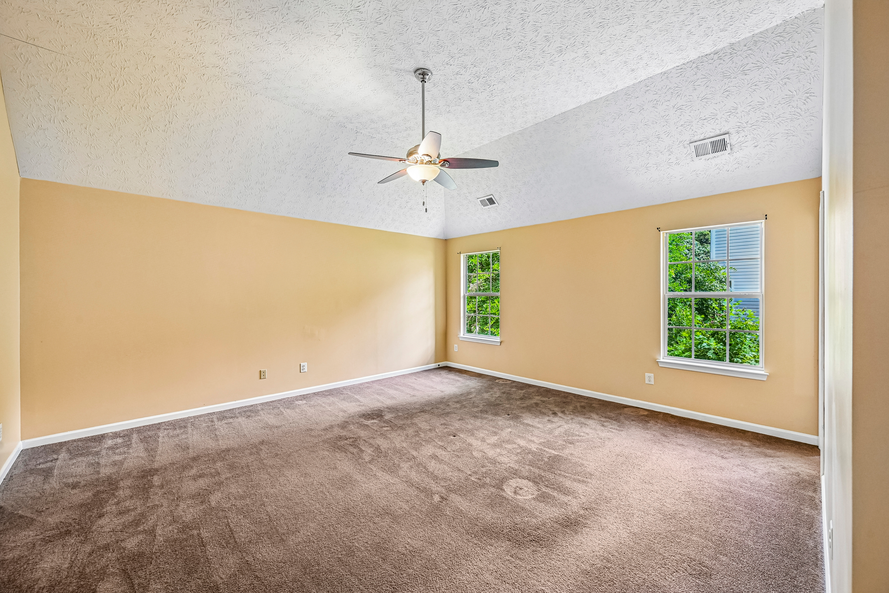 Photo 4 of 44 of 2083 Dylan Ct, Ellenwood, GA