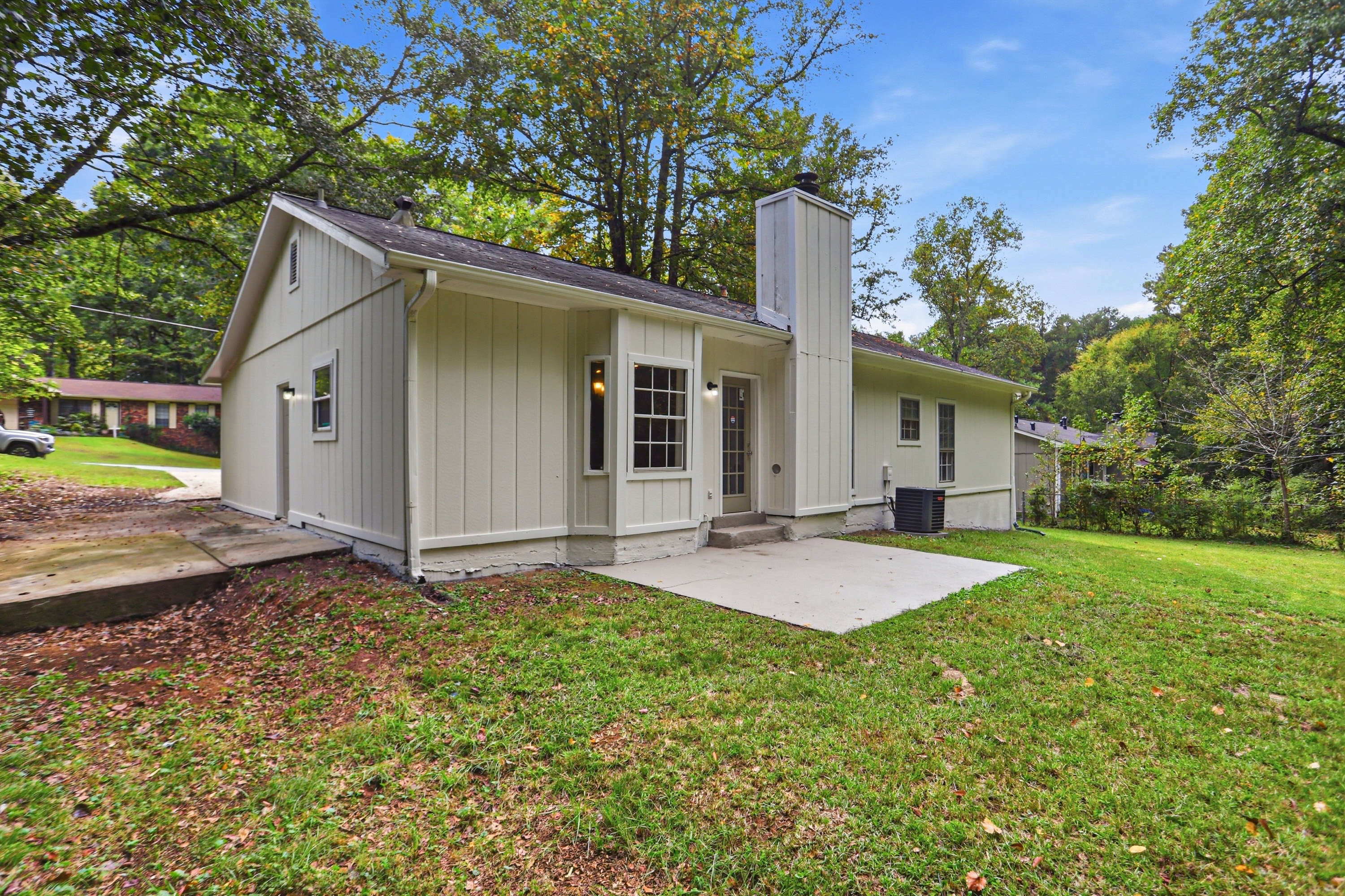 Photo 5 of 31 of 6379 Leverett Dr, Lithonia, GA